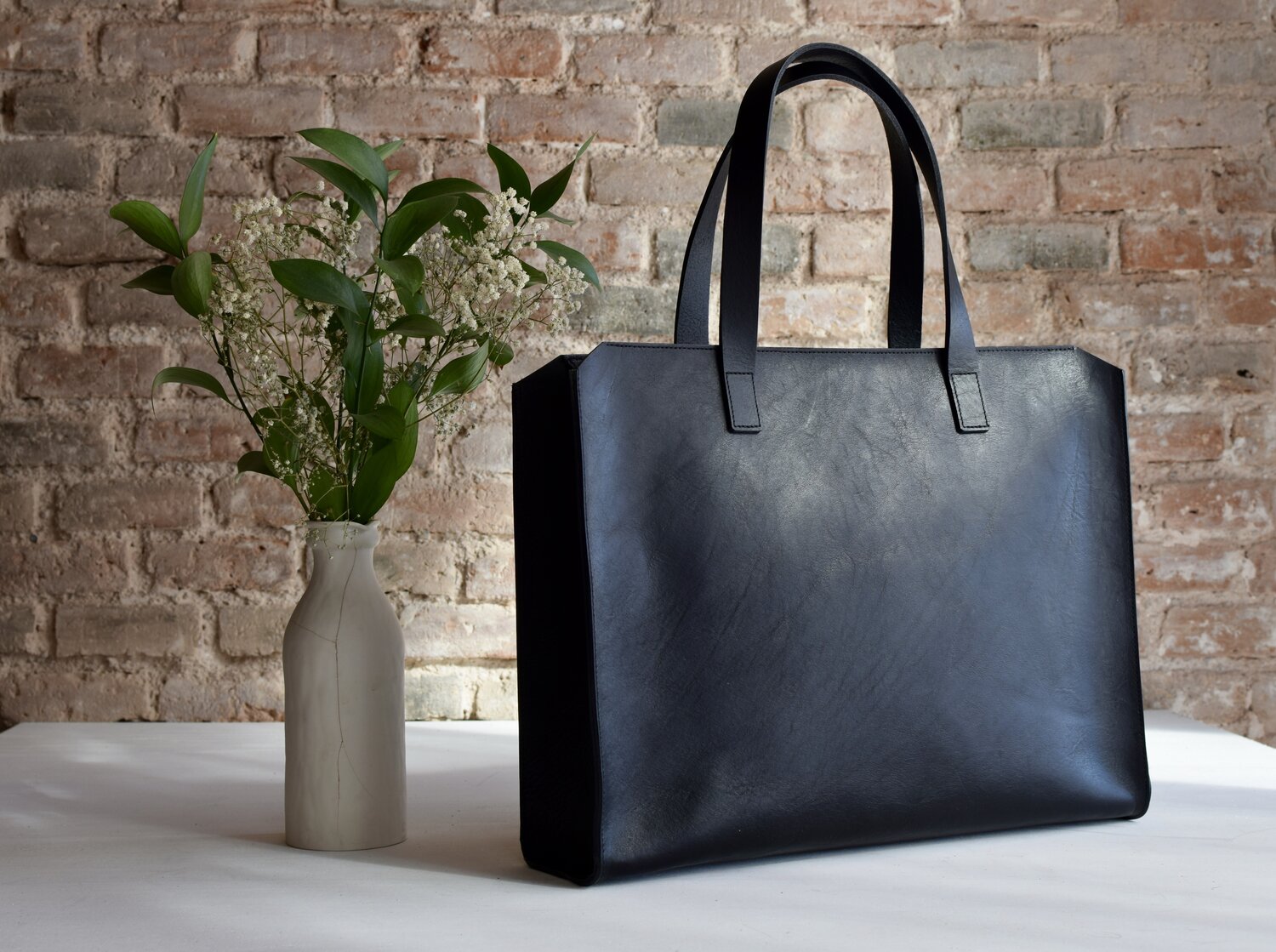 www. - Genuine Leather Shoulder Bag*