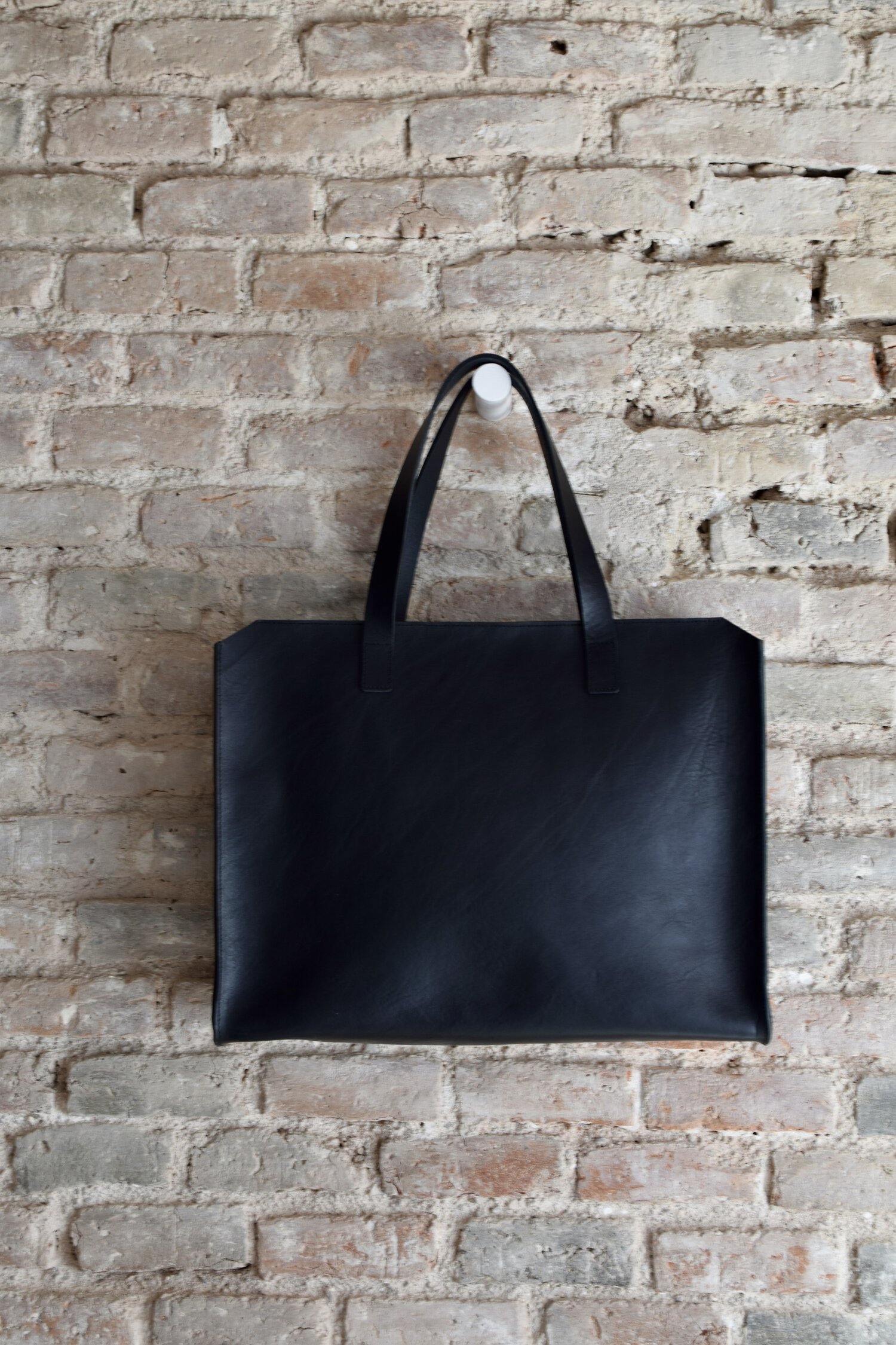 Retire Necessities Clasp Black Natural Leather tote bag with Zipper. Architect bag in Black leather. — Vermut Atelier Retire Necessities Clasp Black Natural Leather tote bag with Zipper. Architect bag in Black leather. — Vermut Atelier