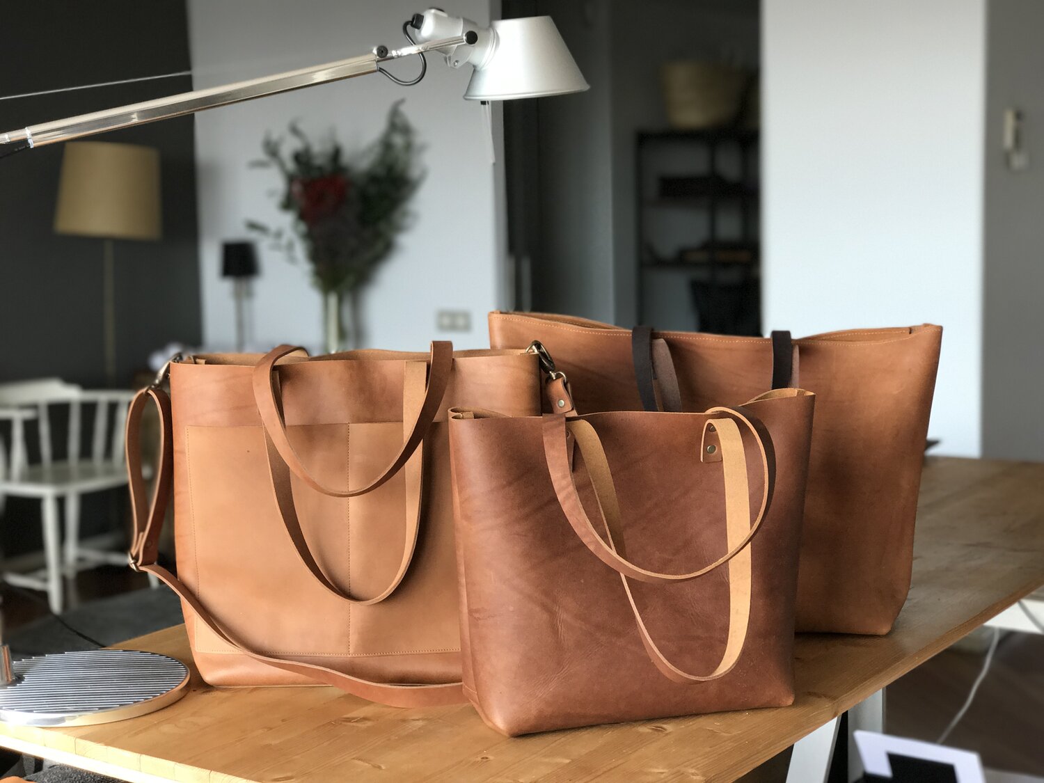 MEDIUM Camel Leather tote bag with large outside pocket. Cap Sa Sal Bag  with Pocket. Handmade. — Vermut Atelier