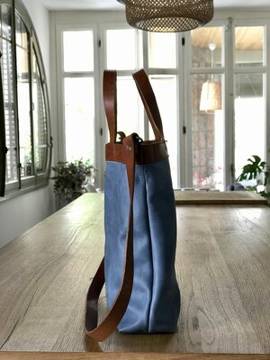 Leather handbag with zipper and many inside pockets. TAMARIU collection  bags. BLACK leather bag. — Vermut Atelier
