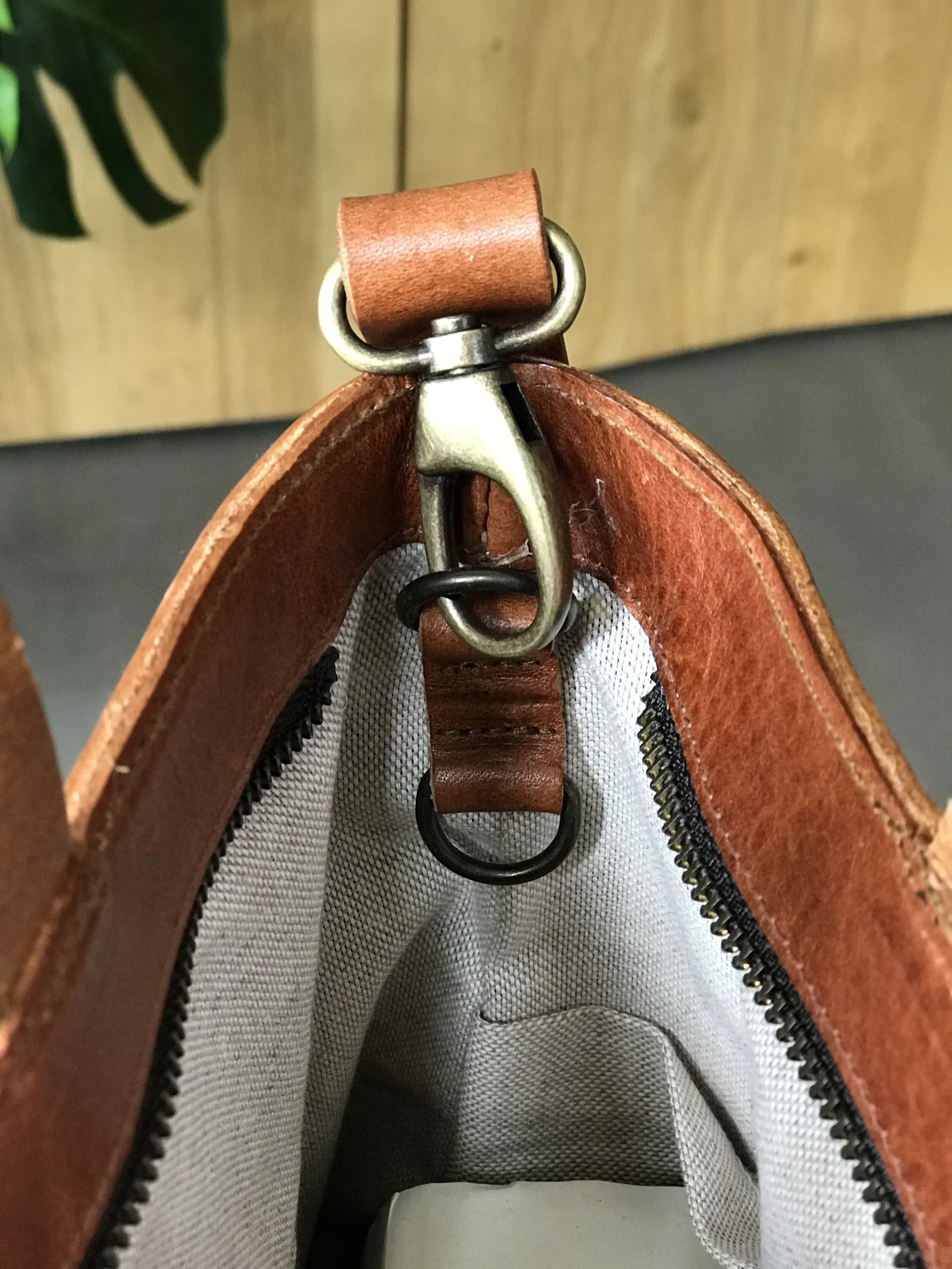 leather bag zipper
