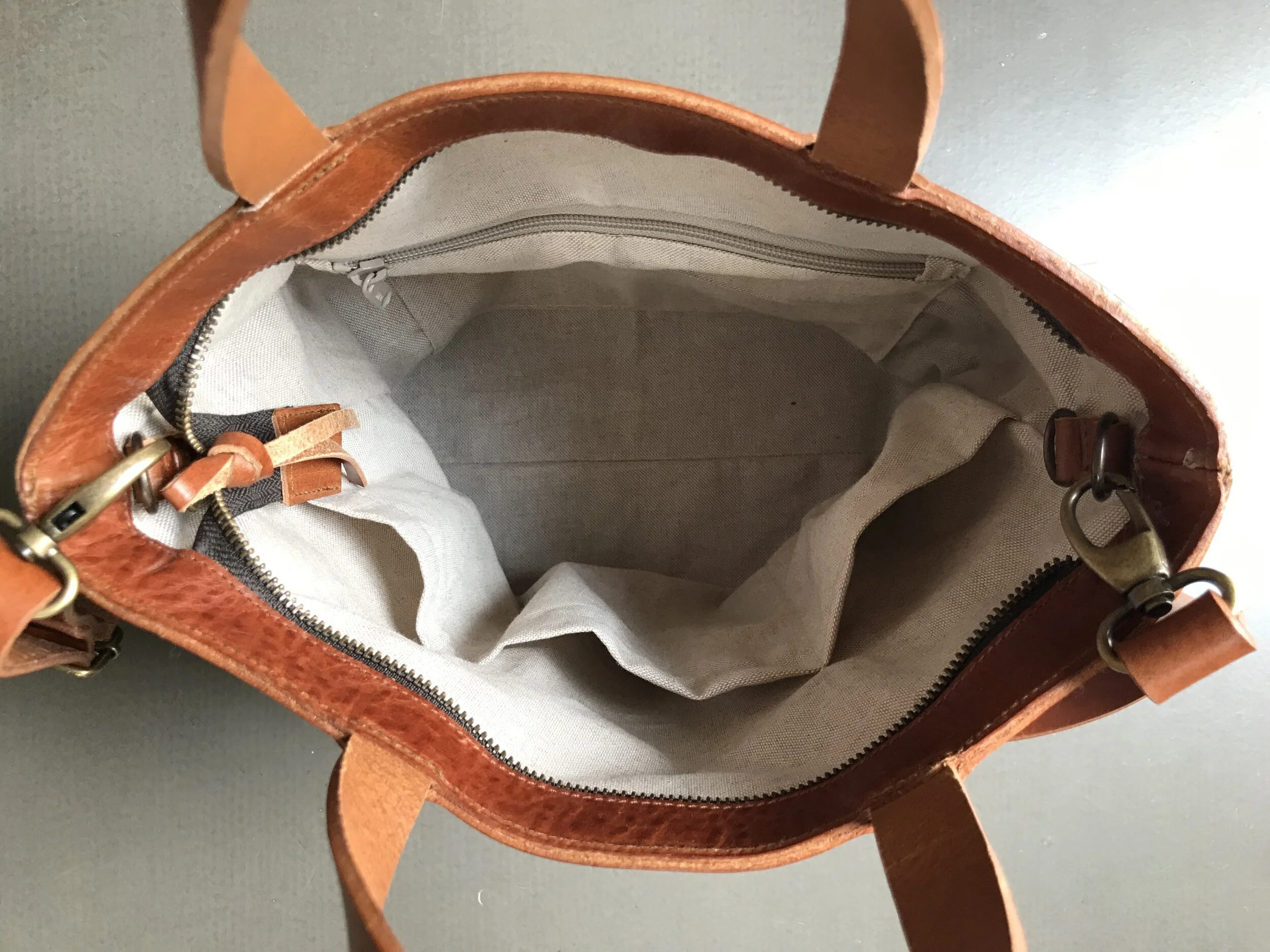 leather bag with pockets