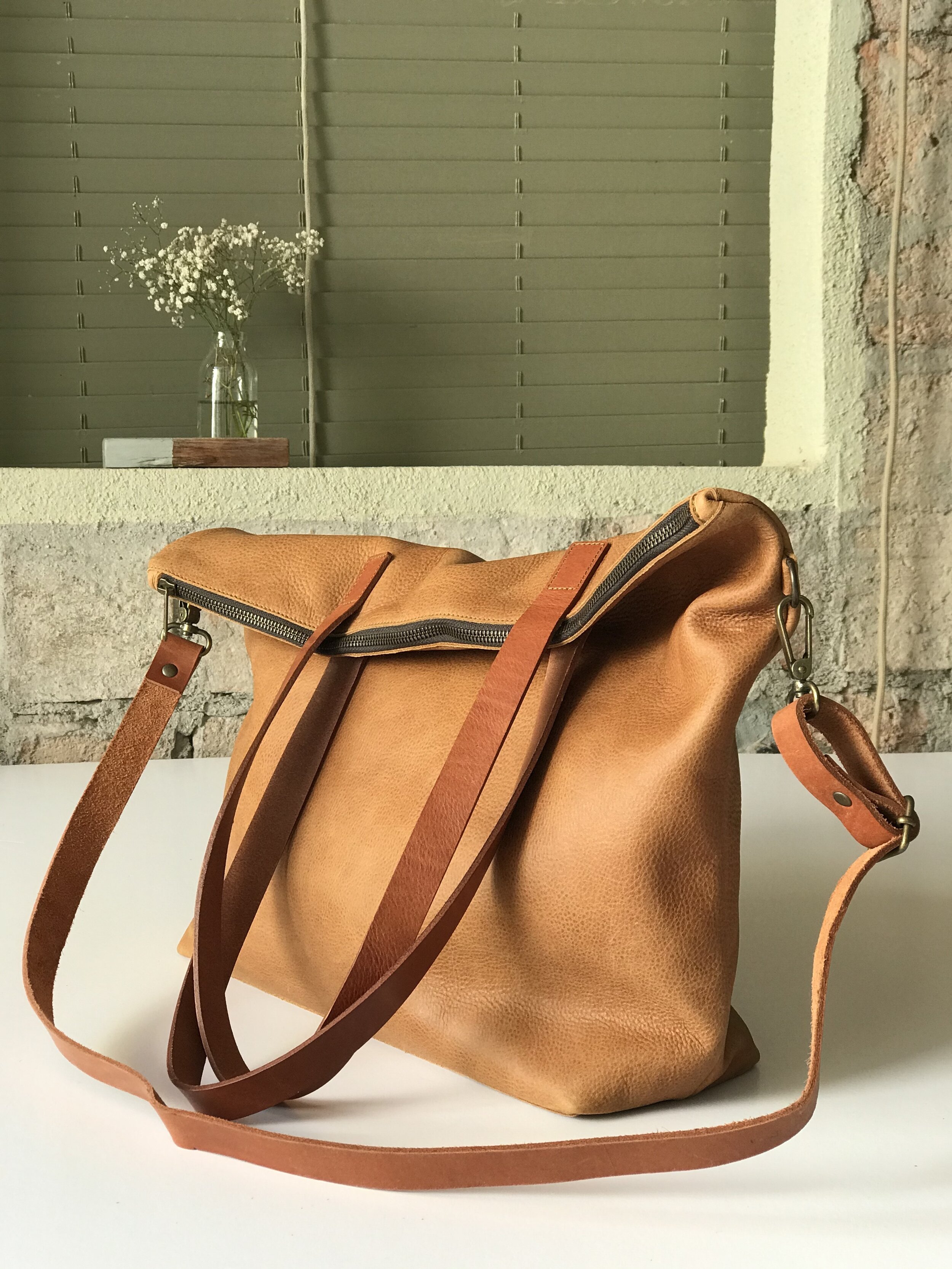lightweight leather purse