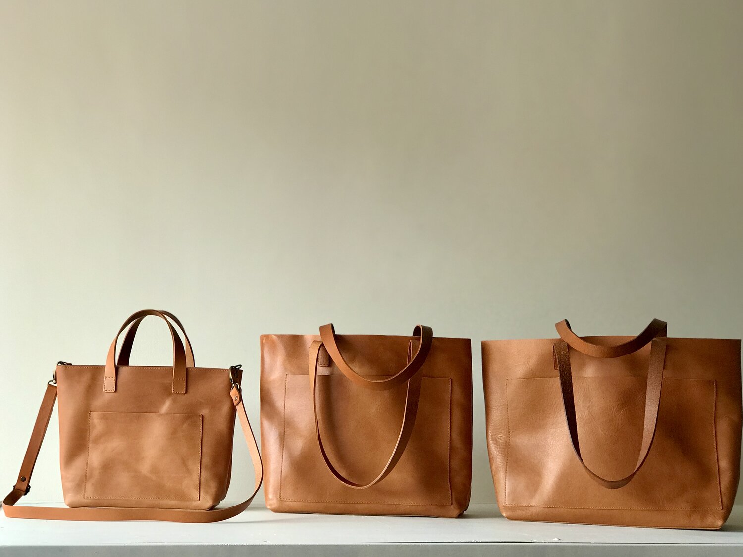 MEDIUM Camel Leather tote bag with large outside pocket. Cap Sa Sal Bag  with Pocket. Handmade. — Vermut Atelier