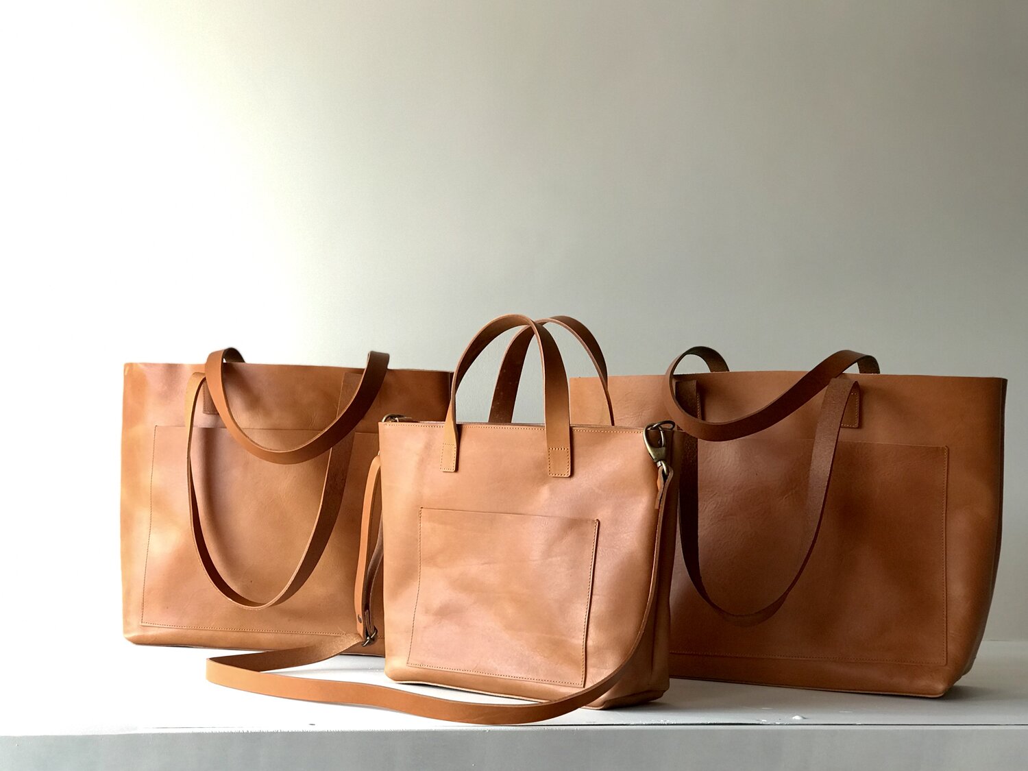 Camel color leather bag. The basic from the Cap sa Sal collection bag. —  Vermut Atelier