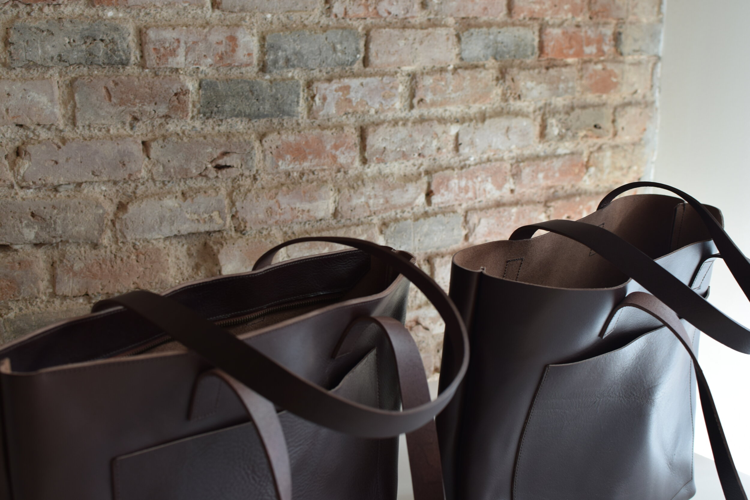 Oversized / weekender Dark Brown Leather tote bag with outside pocket. Cap  Sa Sal Bag. Handmade. — Vermut Atelier