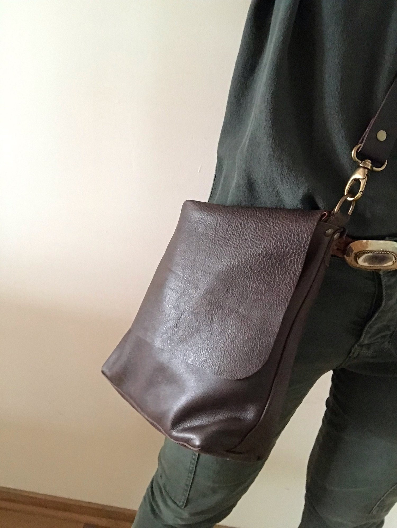 The Minimal - Full Grain Vegetable Tanned Leather Messenger Bag