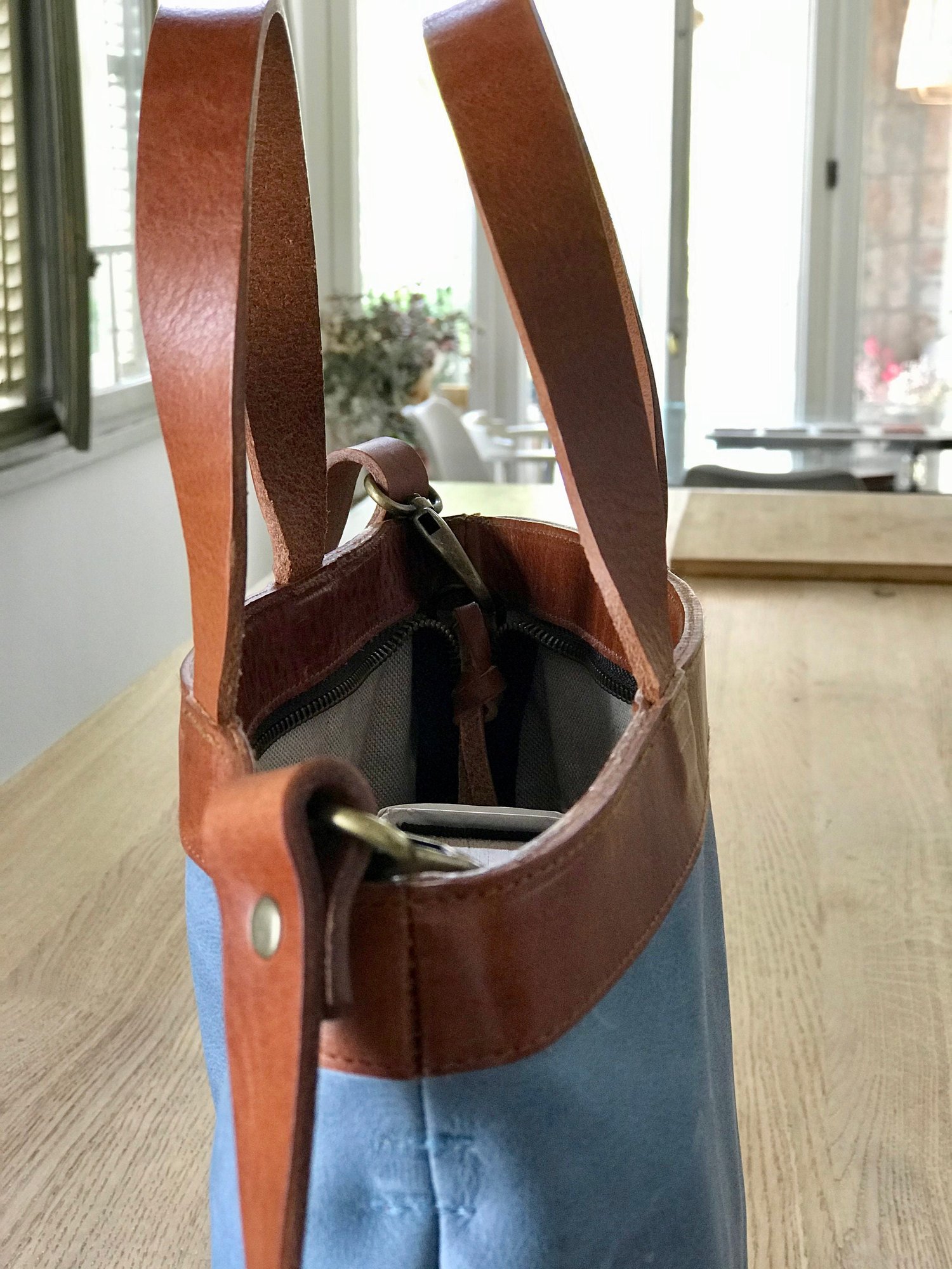 Leather tote, purse, shoulder bag with zip and inside lining. Tamariu  Collection: BLUE leather bag. — Vermut Atelier