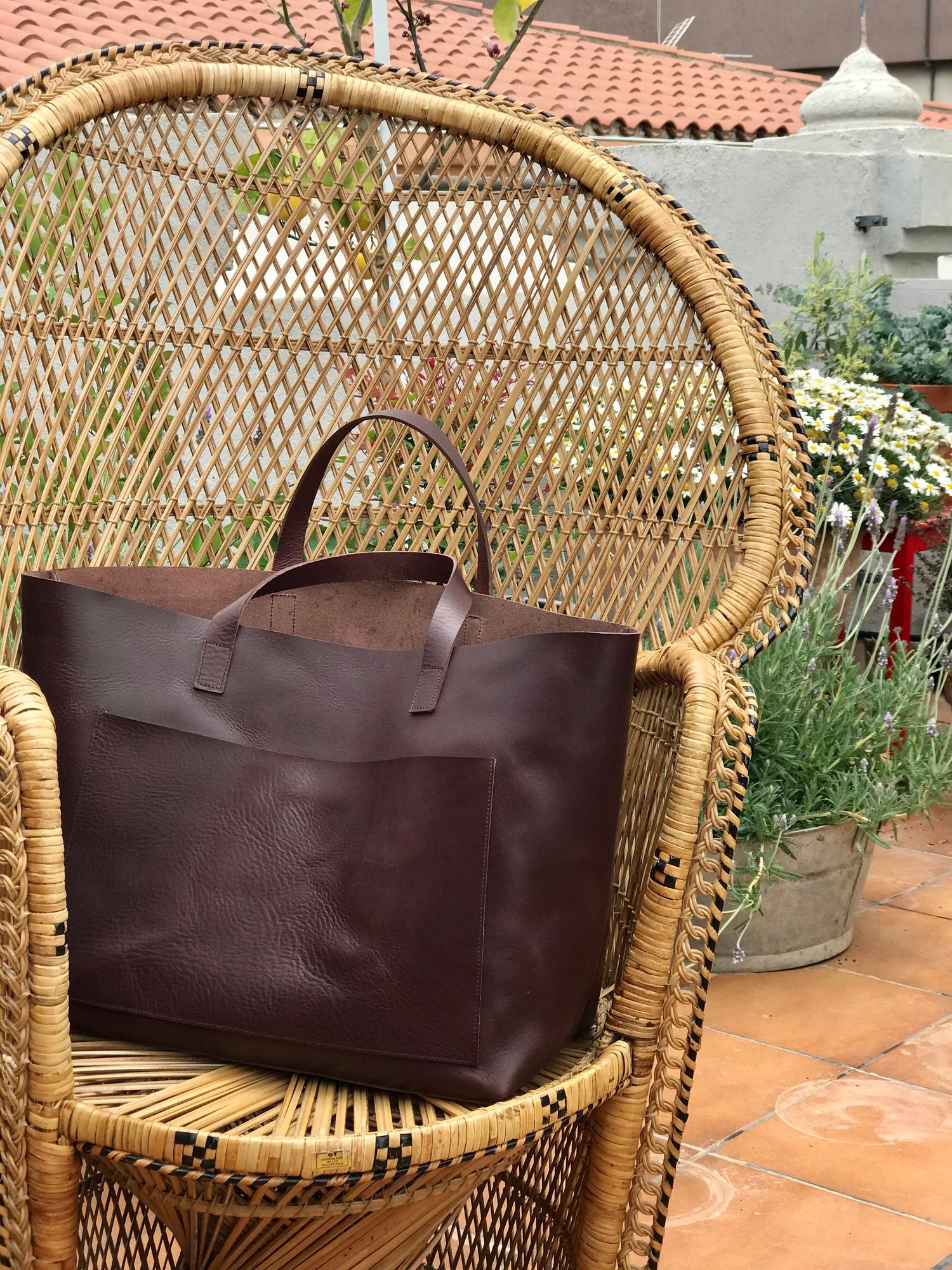 Oversized / weekender Dark Brown Leather tote bag with outside pocket. Cap  Sa Sal Bag. Handmade. — Vermut Atelier
