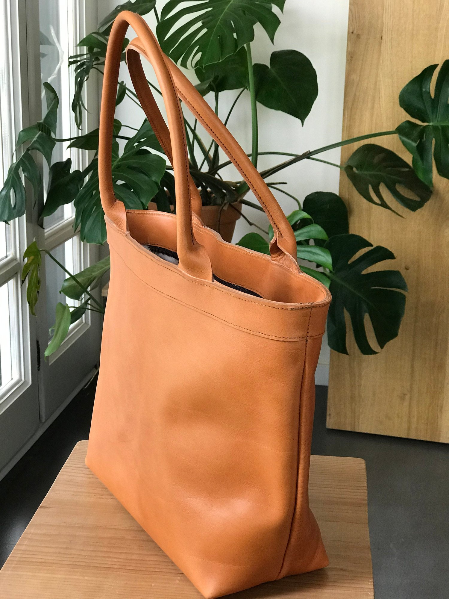 Leather tote Hermès Camel in Leather - 31055587
