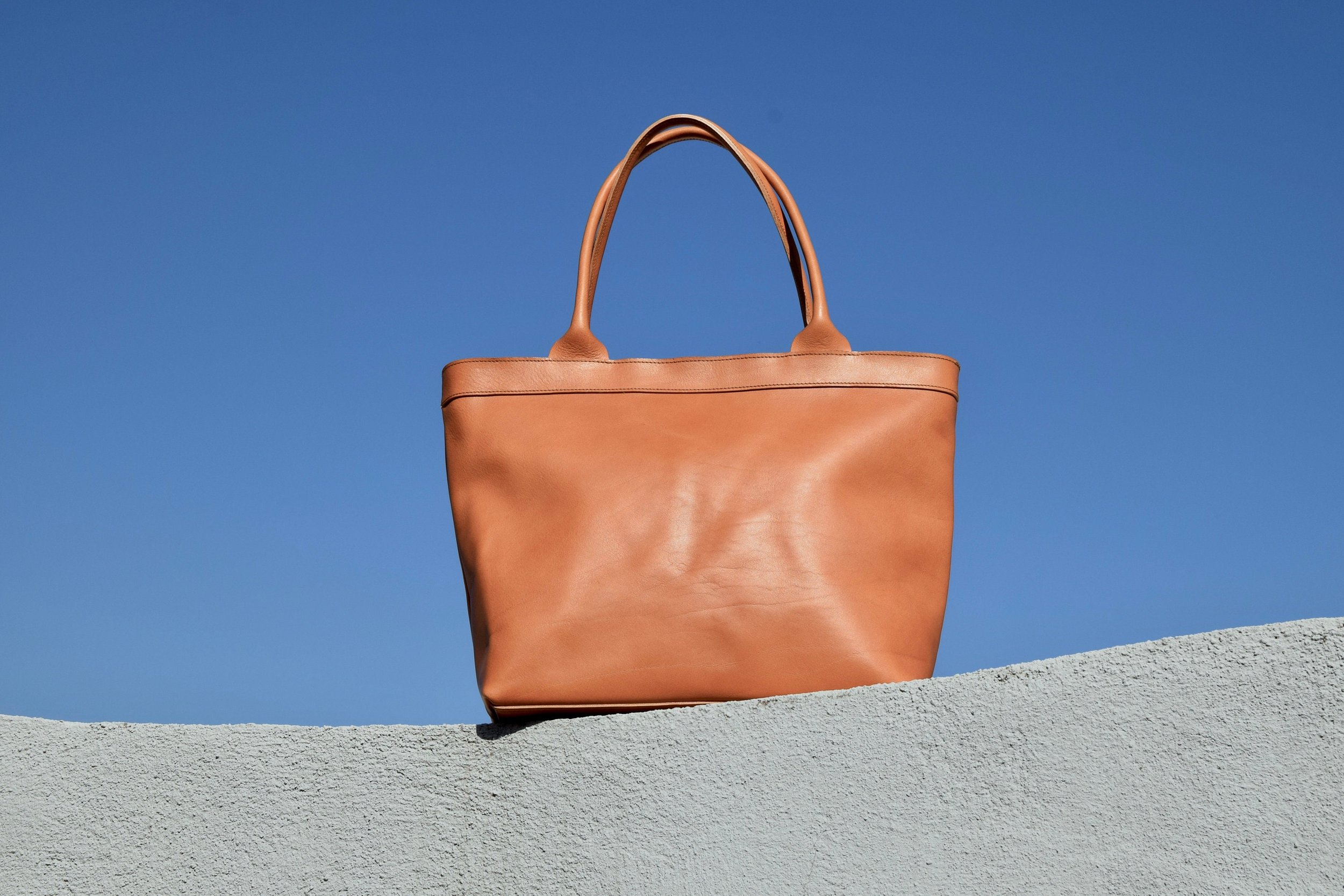 Light brown leather bag with zipper and inside lining — Vermut Atelier