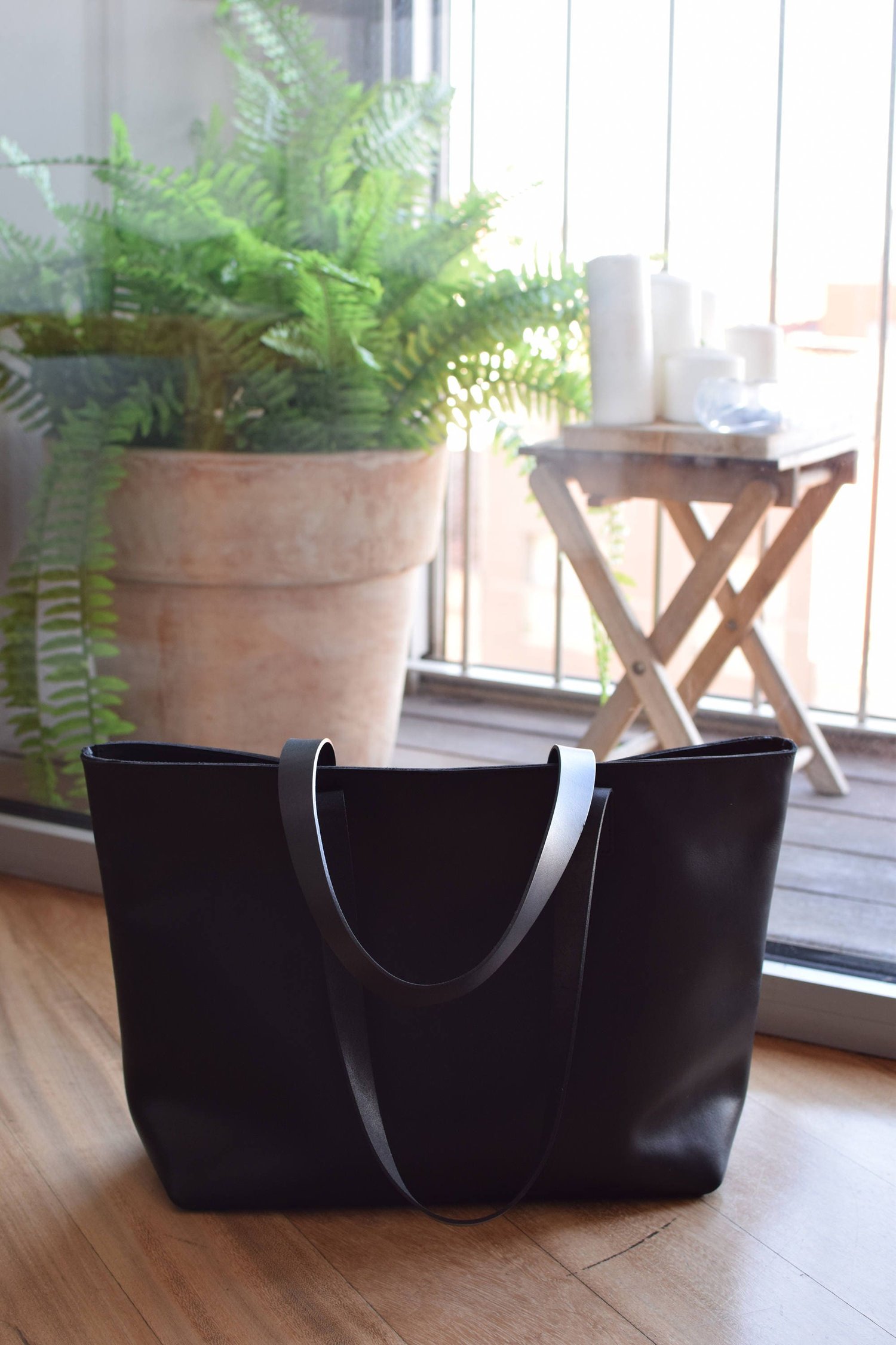 Medium Black Leather tote bag with zipper and inside lining — Vermut Atelier