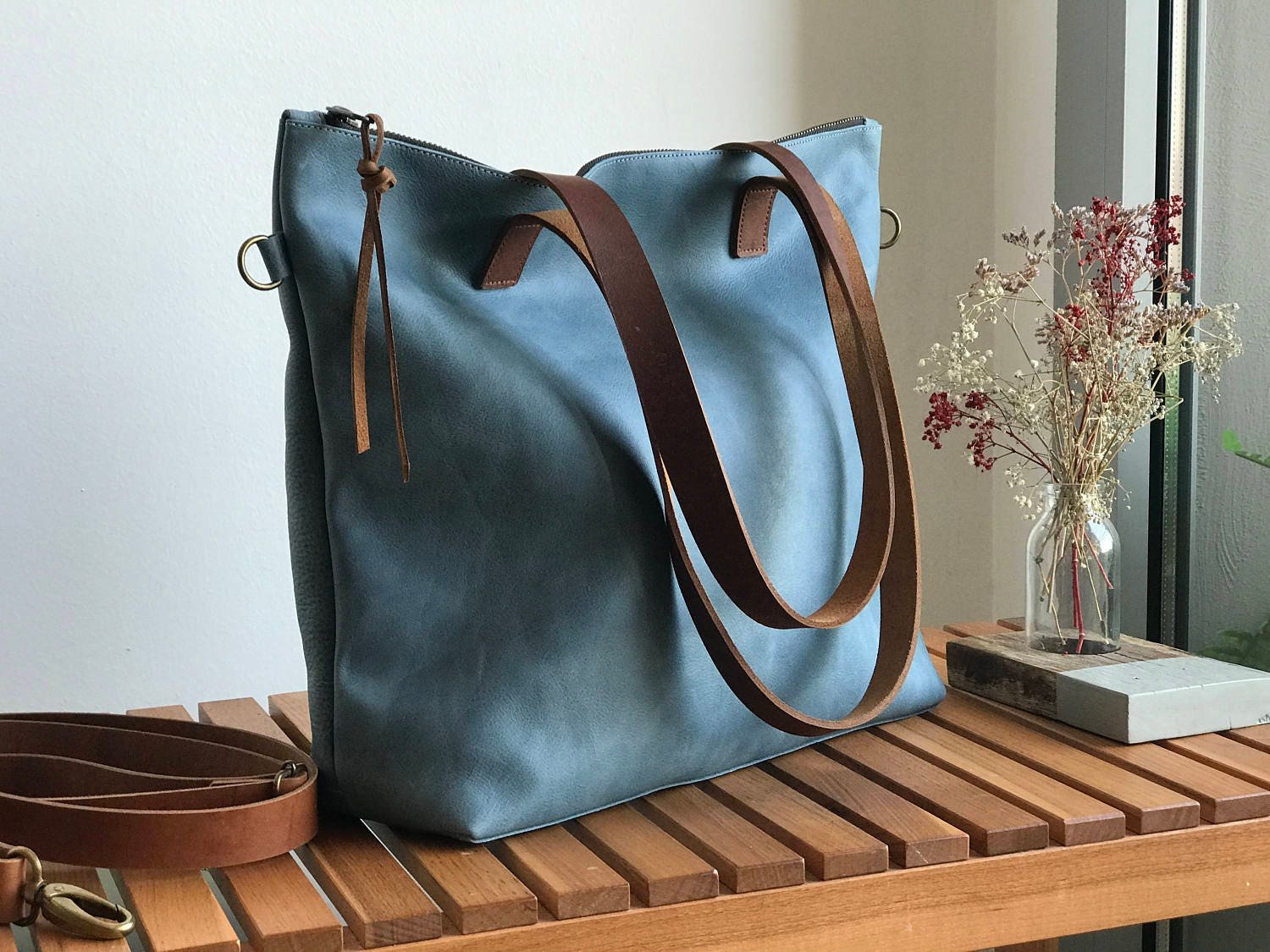 Blue Leather bag with inside lining and several inside pockets — Vermut  Atelier