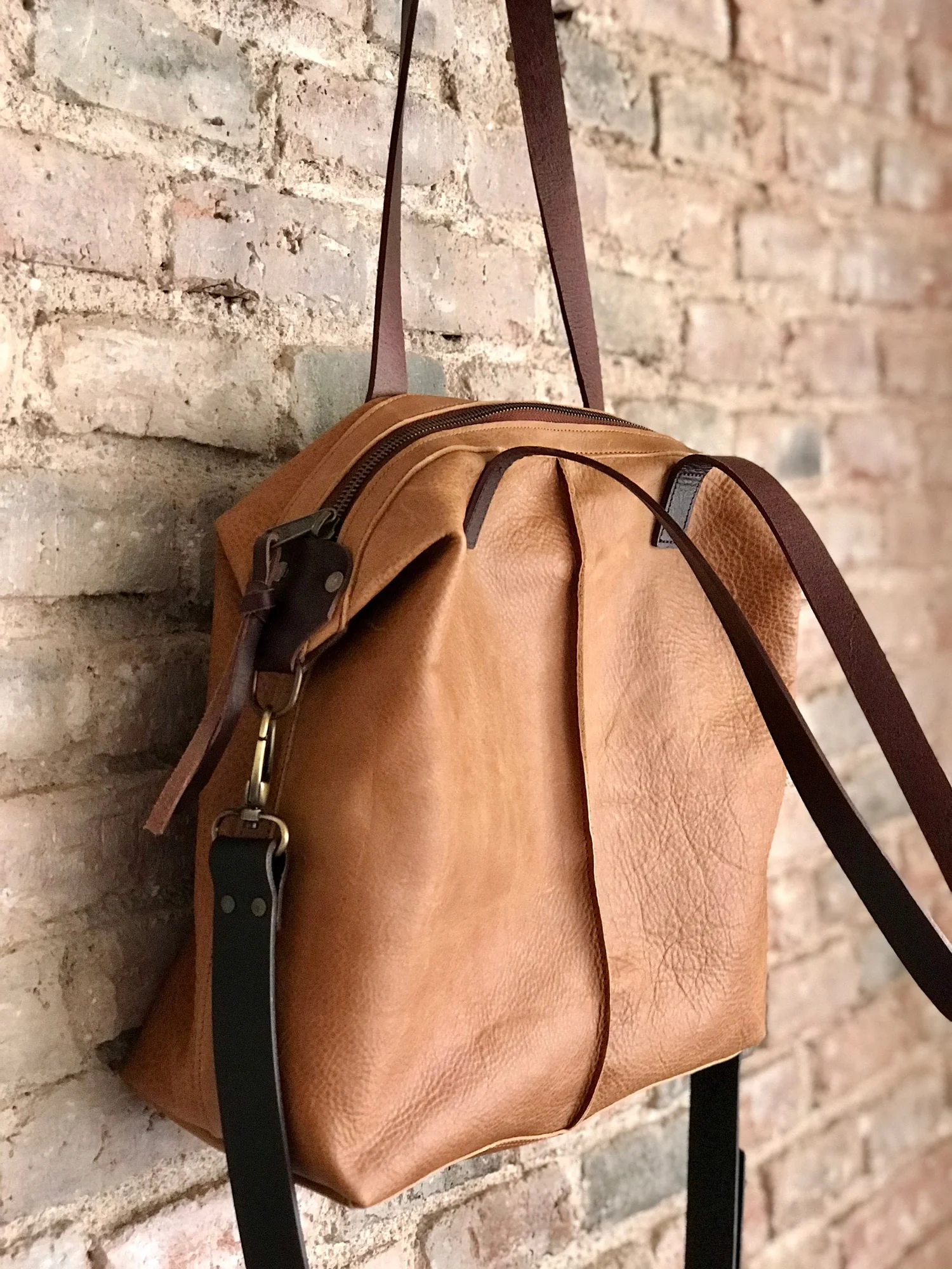 Light Brown Leather bag with zip, crossbody strap and inside  Bramant Soft leather purse/crossbody bag/messenger — Vermut Atelier