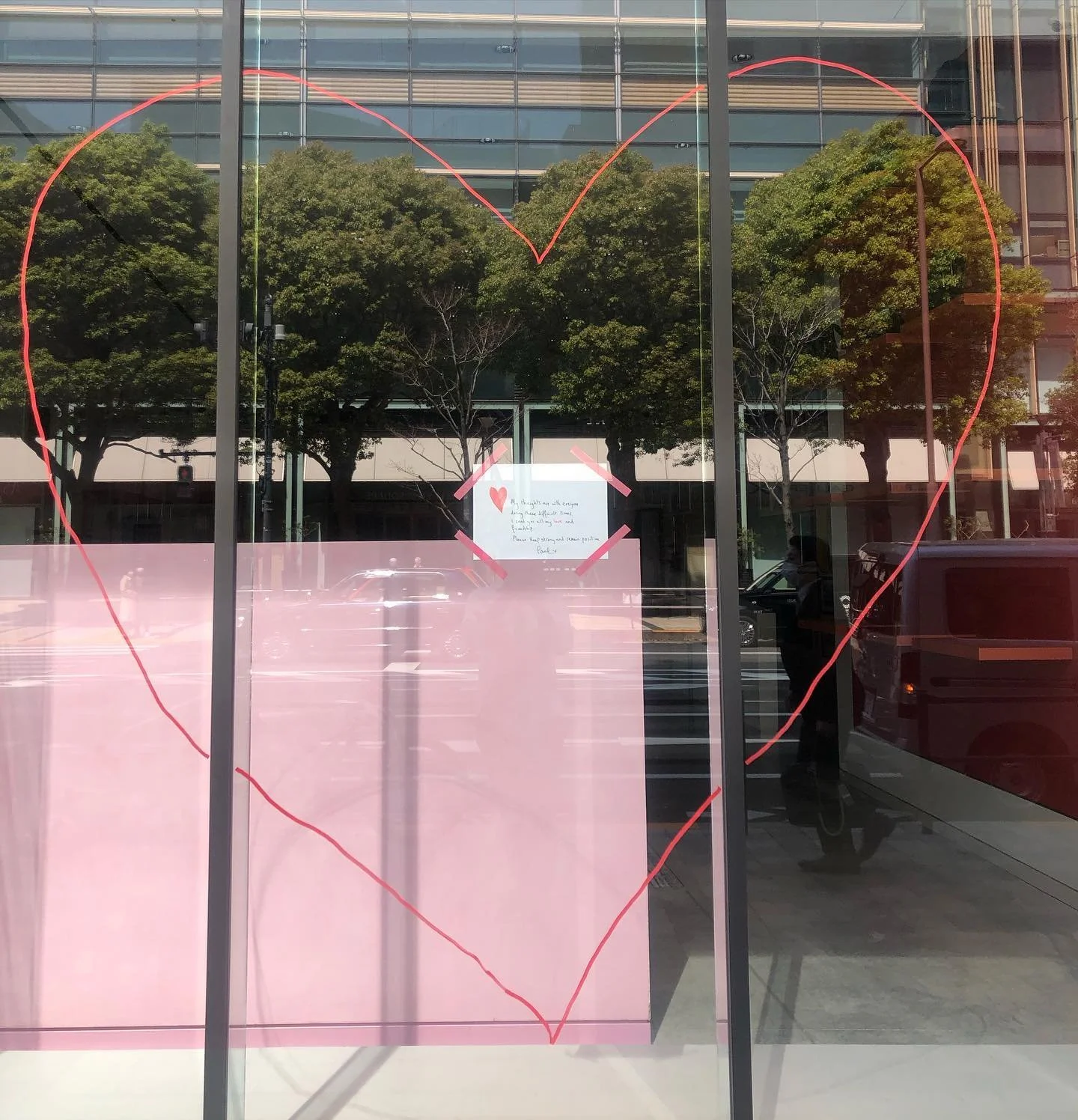 A message from @paulsmith &ldquo; please keep strong and remain positive &ldquo; @paulsmithjapan #retail #future #positive #love