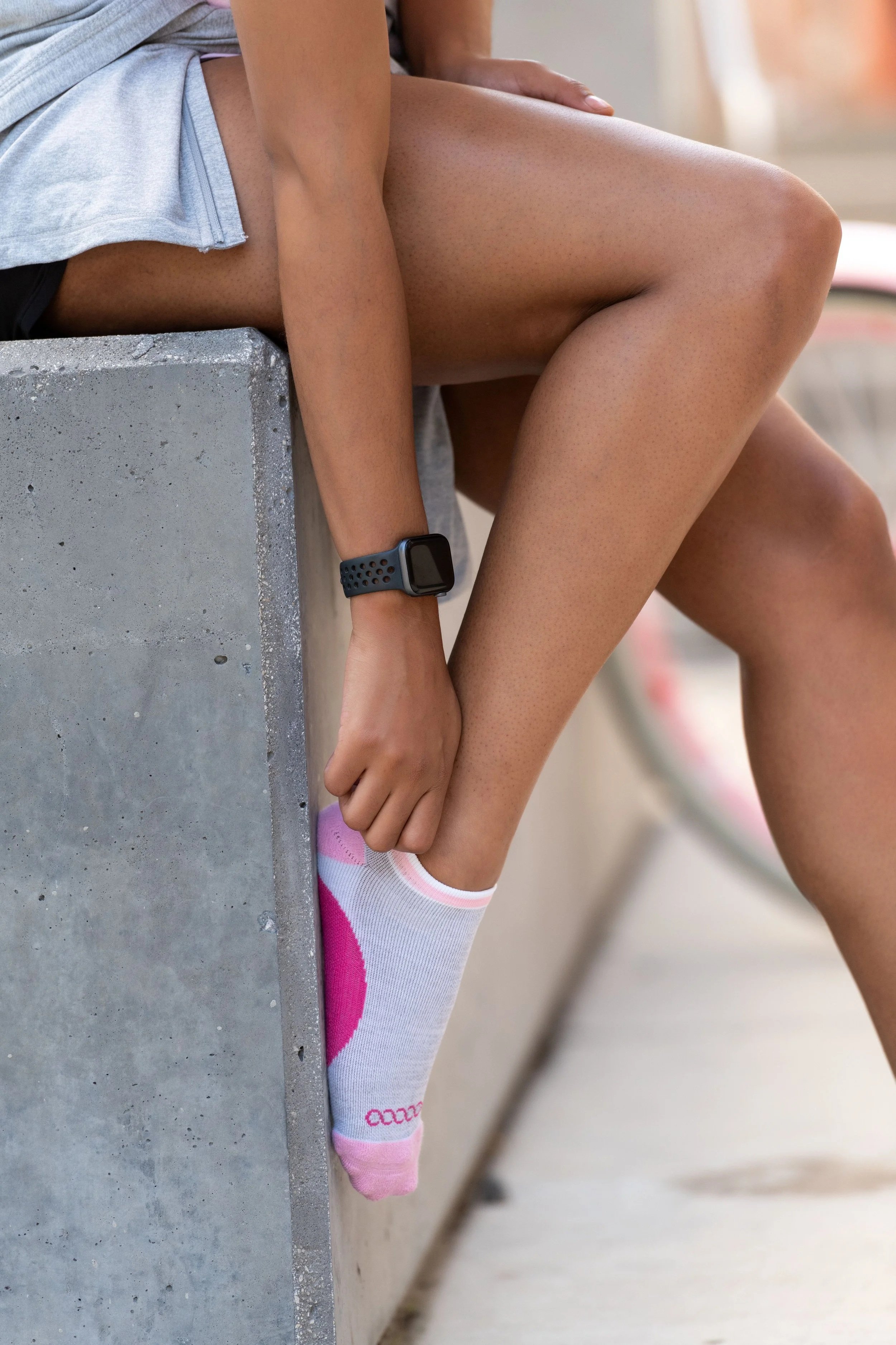 Do socks made with silver fiber yarn really control odor?