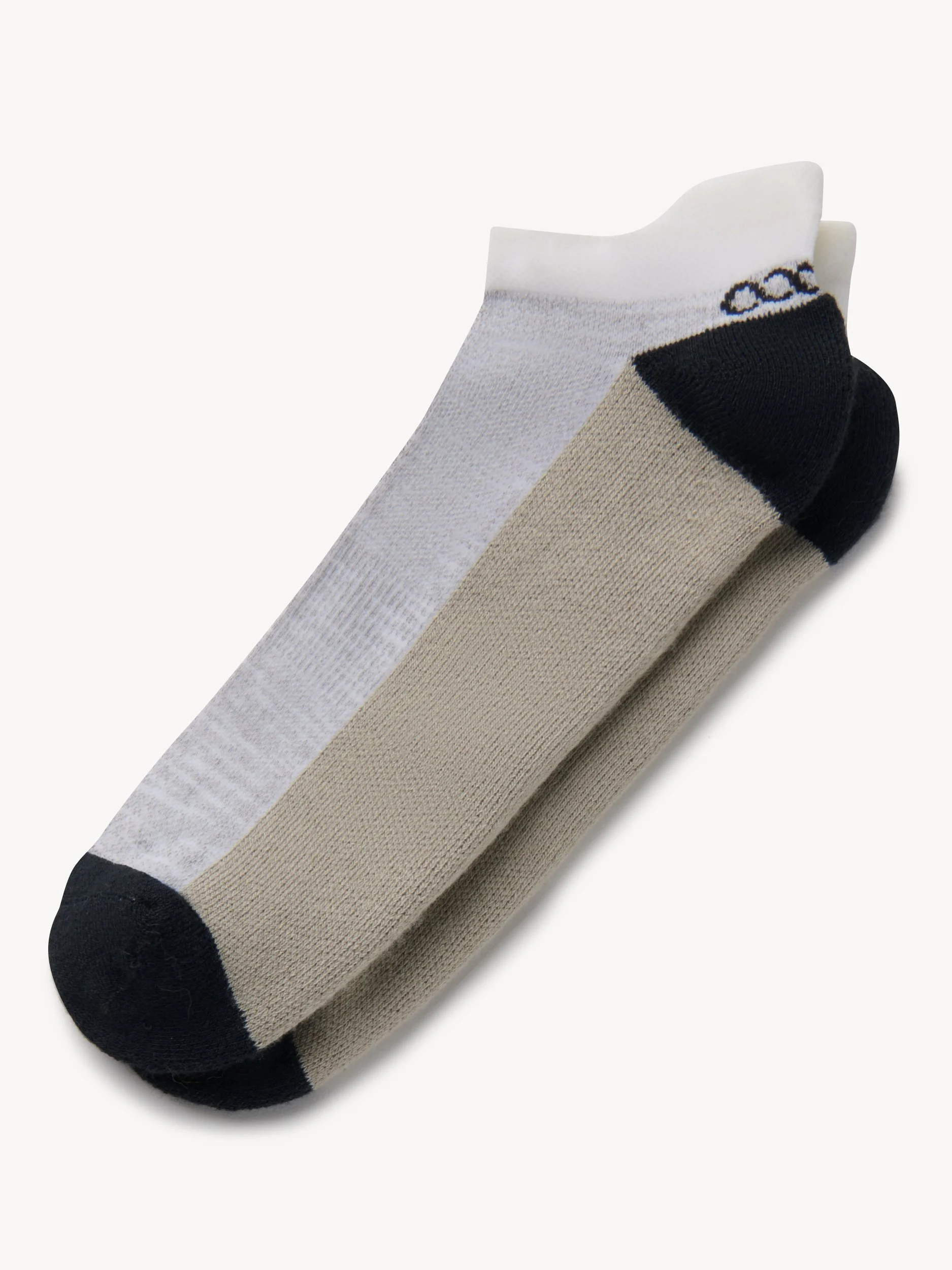 Low-cut performance socks by Agogo Active in tan and black with breathable fabric and cushioned support for training and daily comfort.