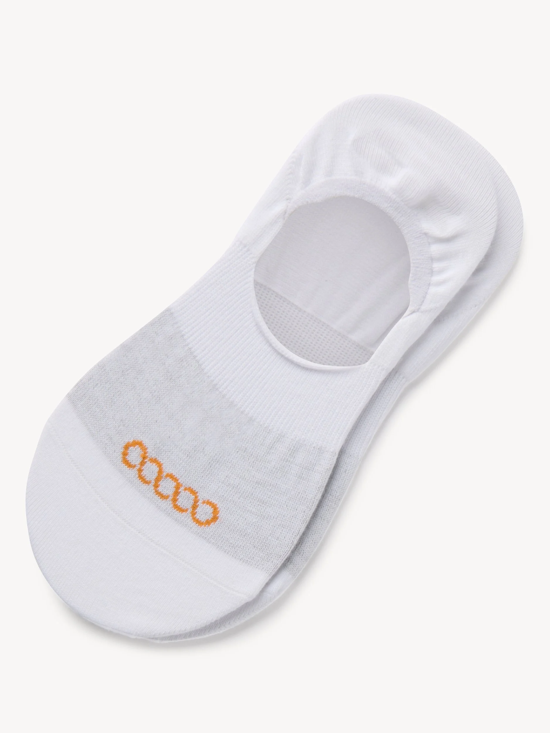 White no-show performance socks by Agogo Active with low-profile design for invisible fit, cushioned comfort, and everyday wear.