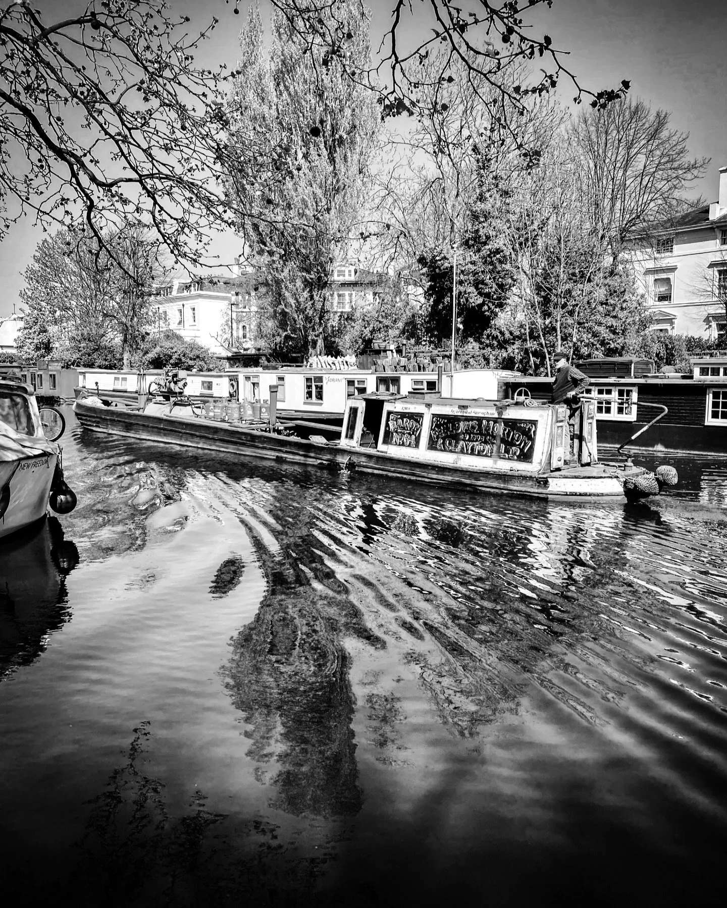 Little Venice, England near Paddington (two &amp; a half years ago) #throwback #repost #england #littlevenice #streetphotography #blackandwhitephotography #blackandwhite #streetphotos