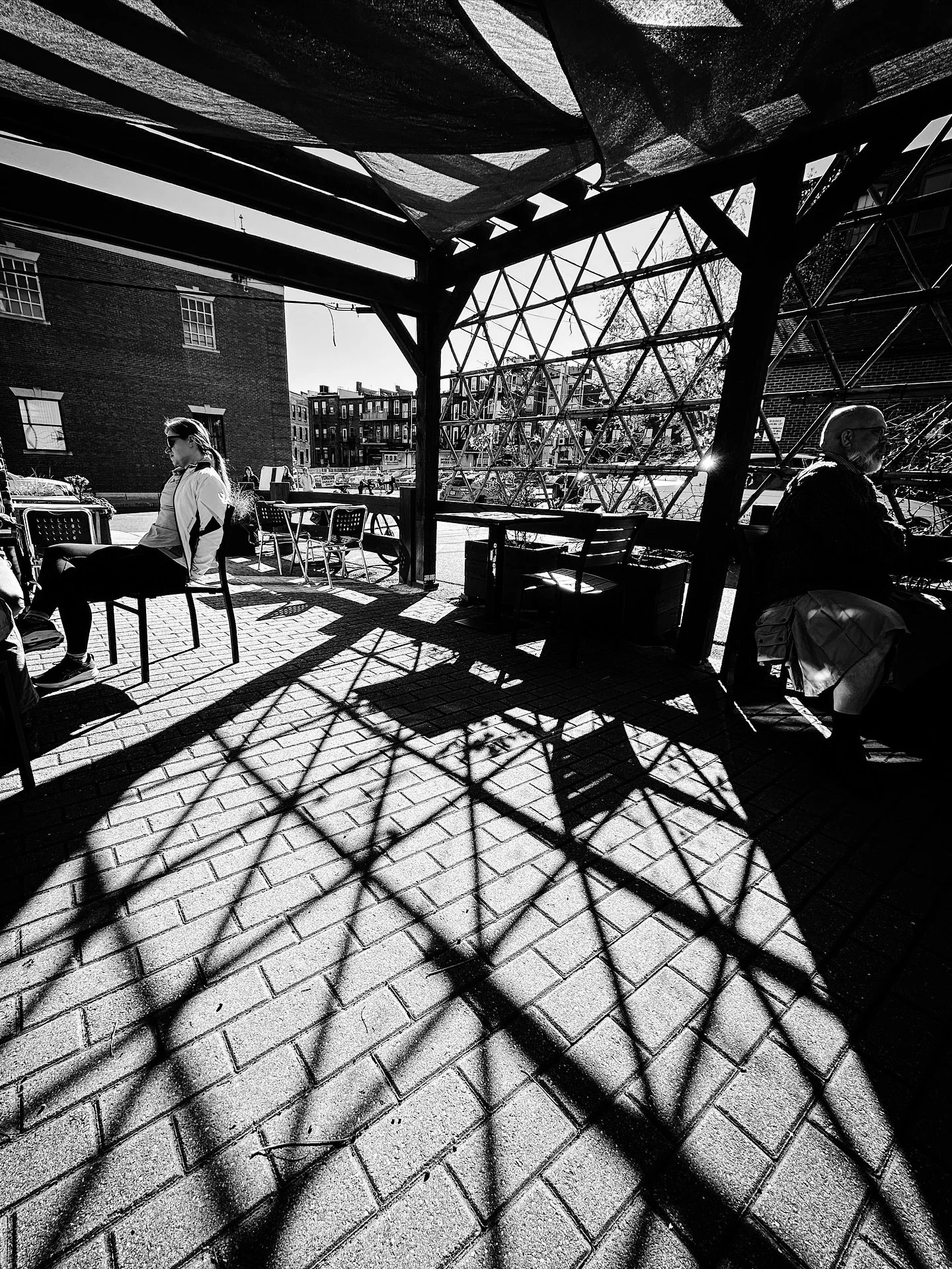 Weekend cafe times @woodstarcafe #cafe #cafes #architecture #streetphotography #streetphotos #blacknwhitephotography #blackandwhite