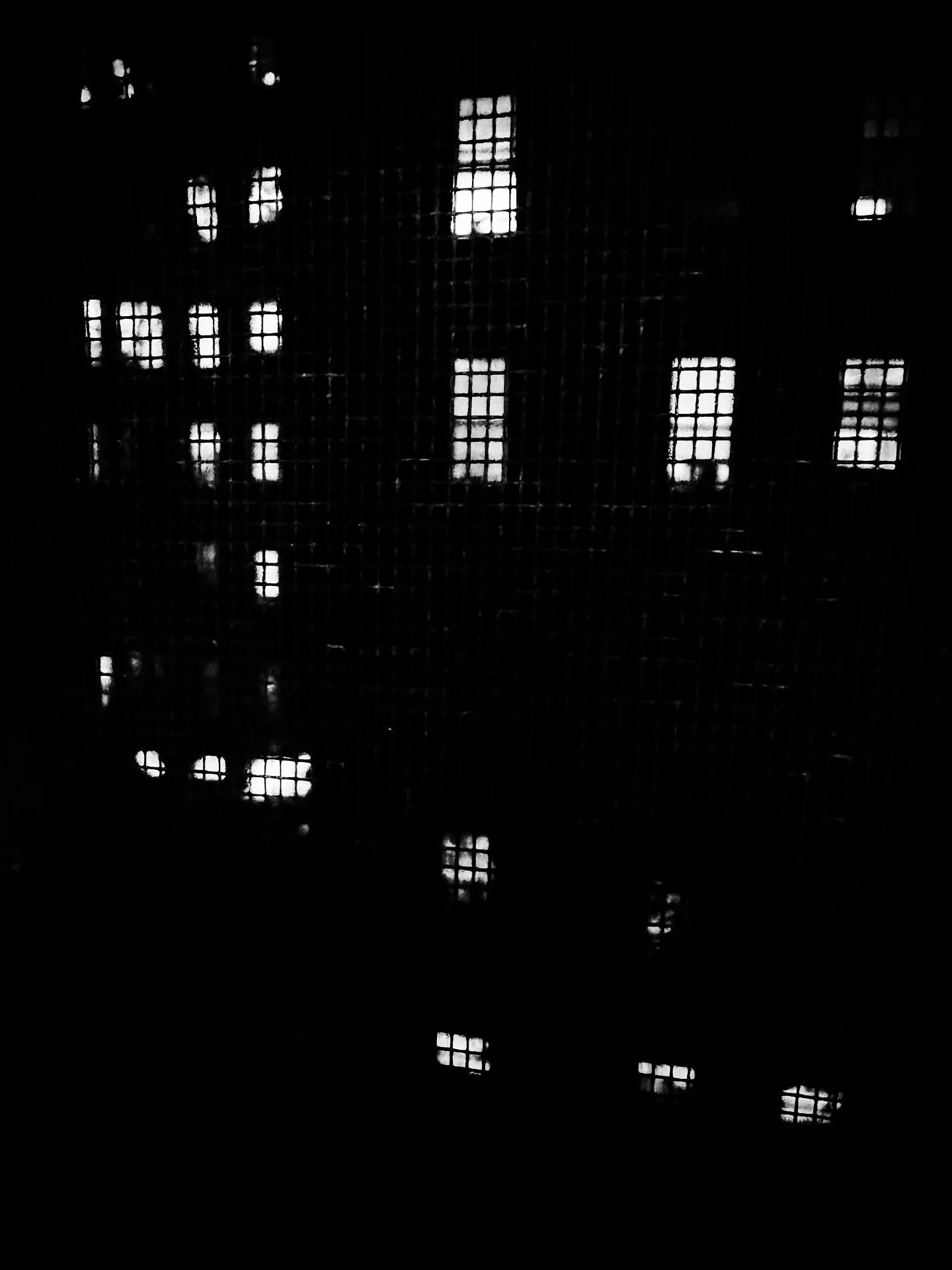 City nights #nightphoto #nightphotography #city #citylights #blackandwhite #blackandwhitephotography #windows #citylife #nyc #newyorkcity