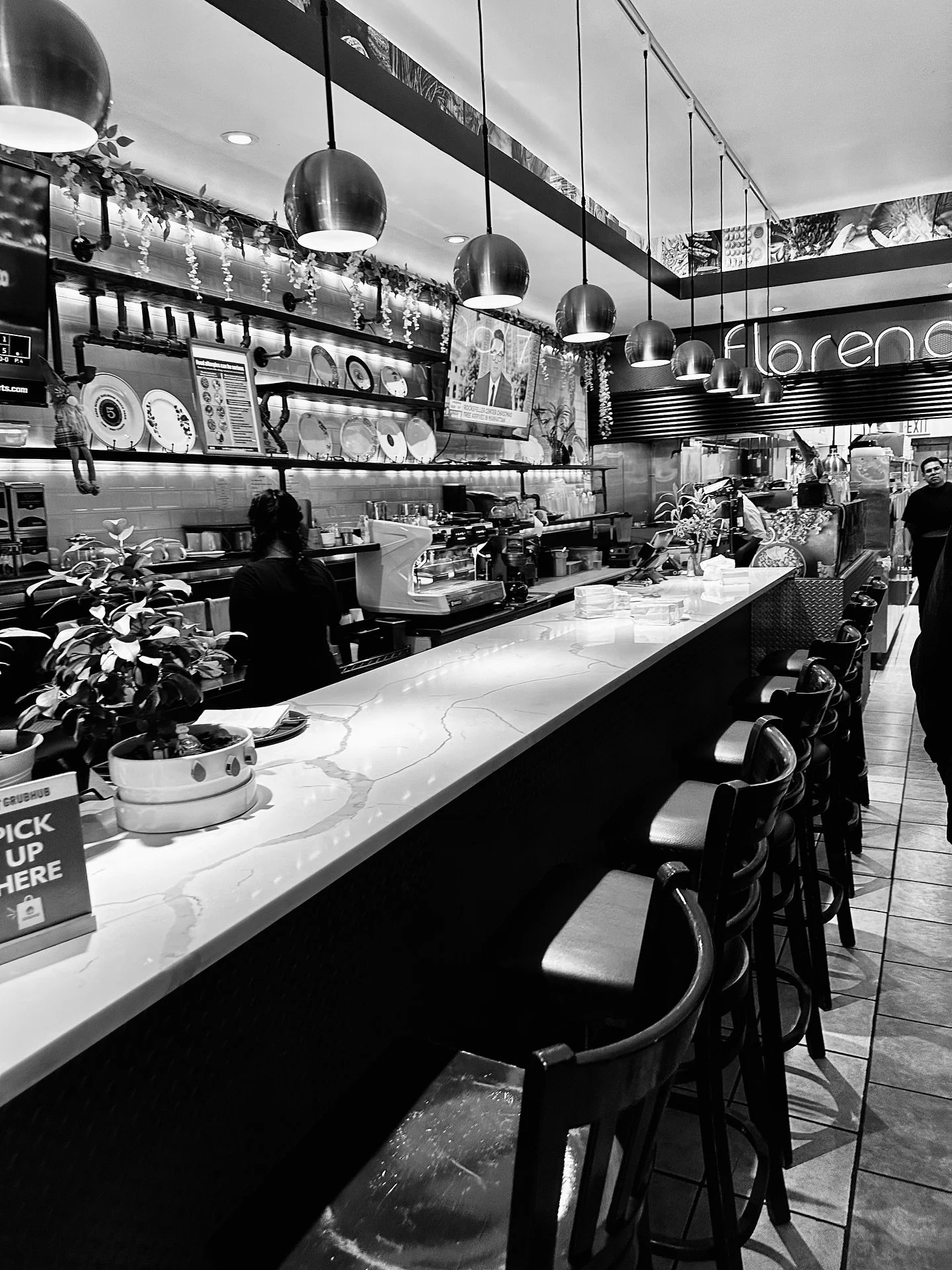 Love diners @florenceprimediner #diner #diners #queensny #blackandwhite #blackandwhitephotography #nyc #newyorkcity #architecture