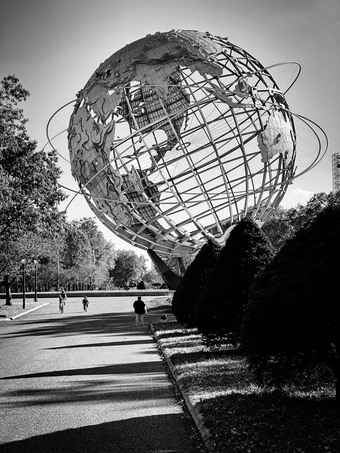 The Unisphere, &ldquo;peace through understanding&rdquo;- symbol of the 1964 Workd&rsquo;s Fair, Queens, NY #unisphere #queensny #worldsfair #blackandwhite #blackandwhitephotography #sculpture #streetphotography