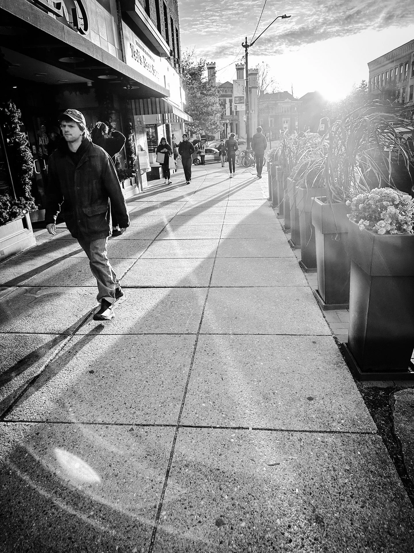 Back in town #streetphotos #streetphotography #town #blackandwhitephotography #blackandwhite #sunset #timeless