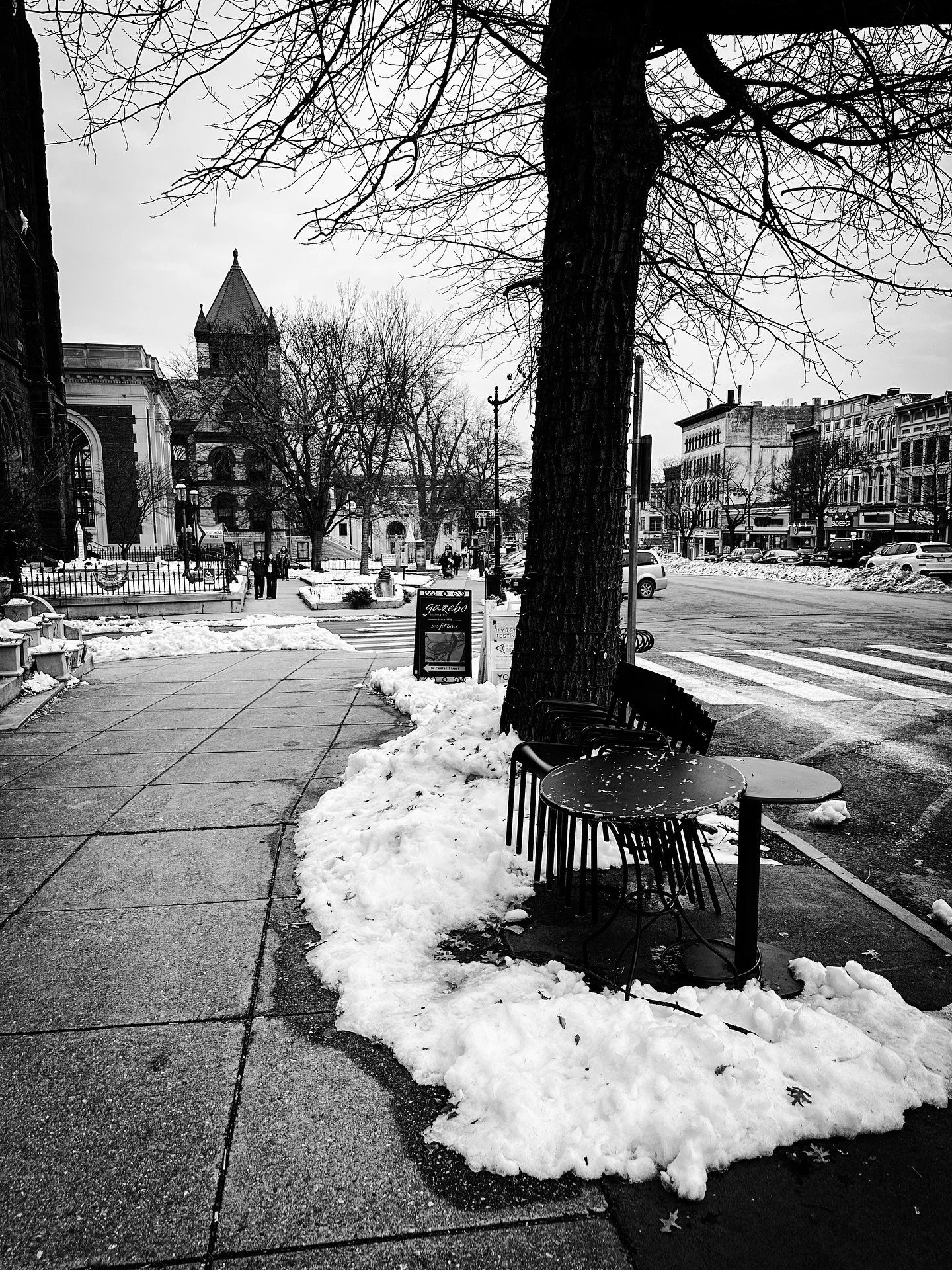 In town today @visions.video @ravenusedbooks @assemblenorthampton #blackandwhite #blackandwhitephotography #streetphotography #streetphotos #snowy #winter
