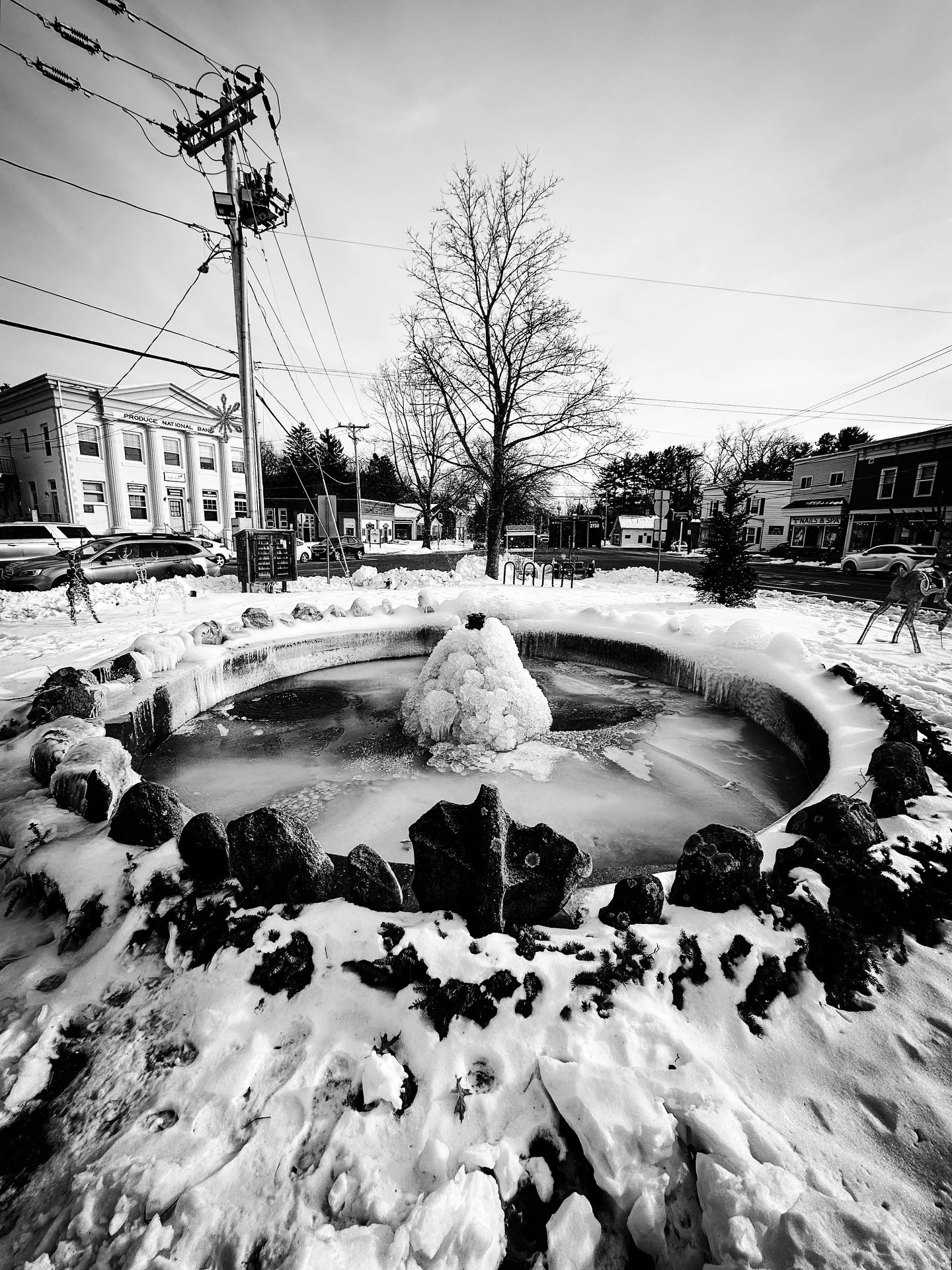 0 degrees this morning #cold #winter #ice #icy #streetphotography #blackandwhitephotography #blackandwhite #streetphotos #architechture
