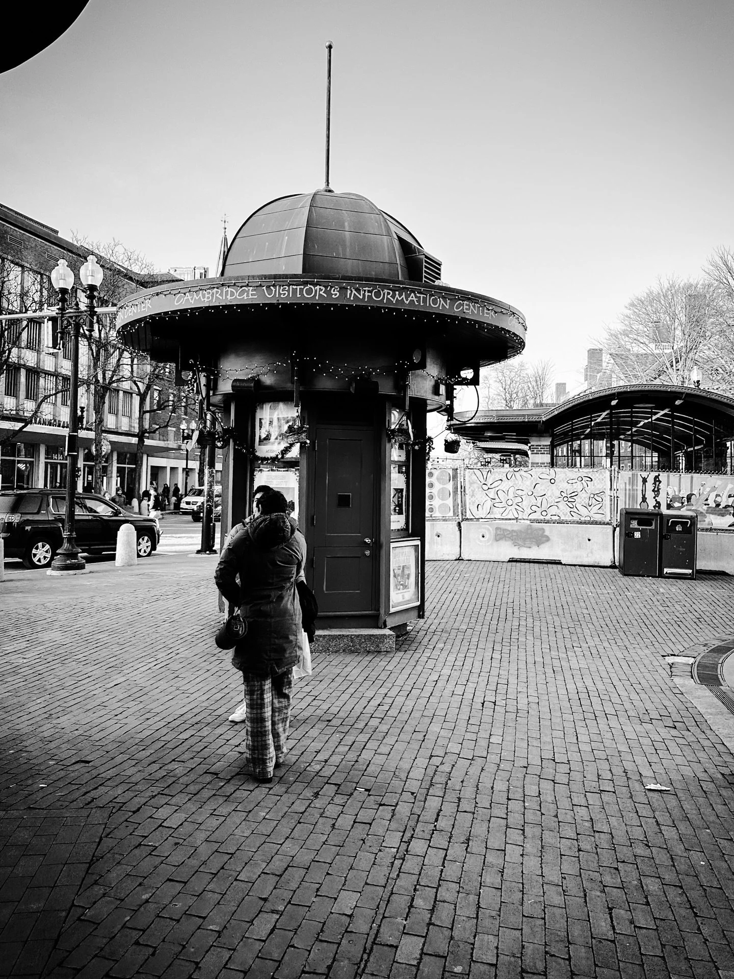 a few years ago #streetphotos #streetphotography #blackandwhite #blackandwhitephotography #city #cities #boston #harvardsquare #cambridge #cambridgema
