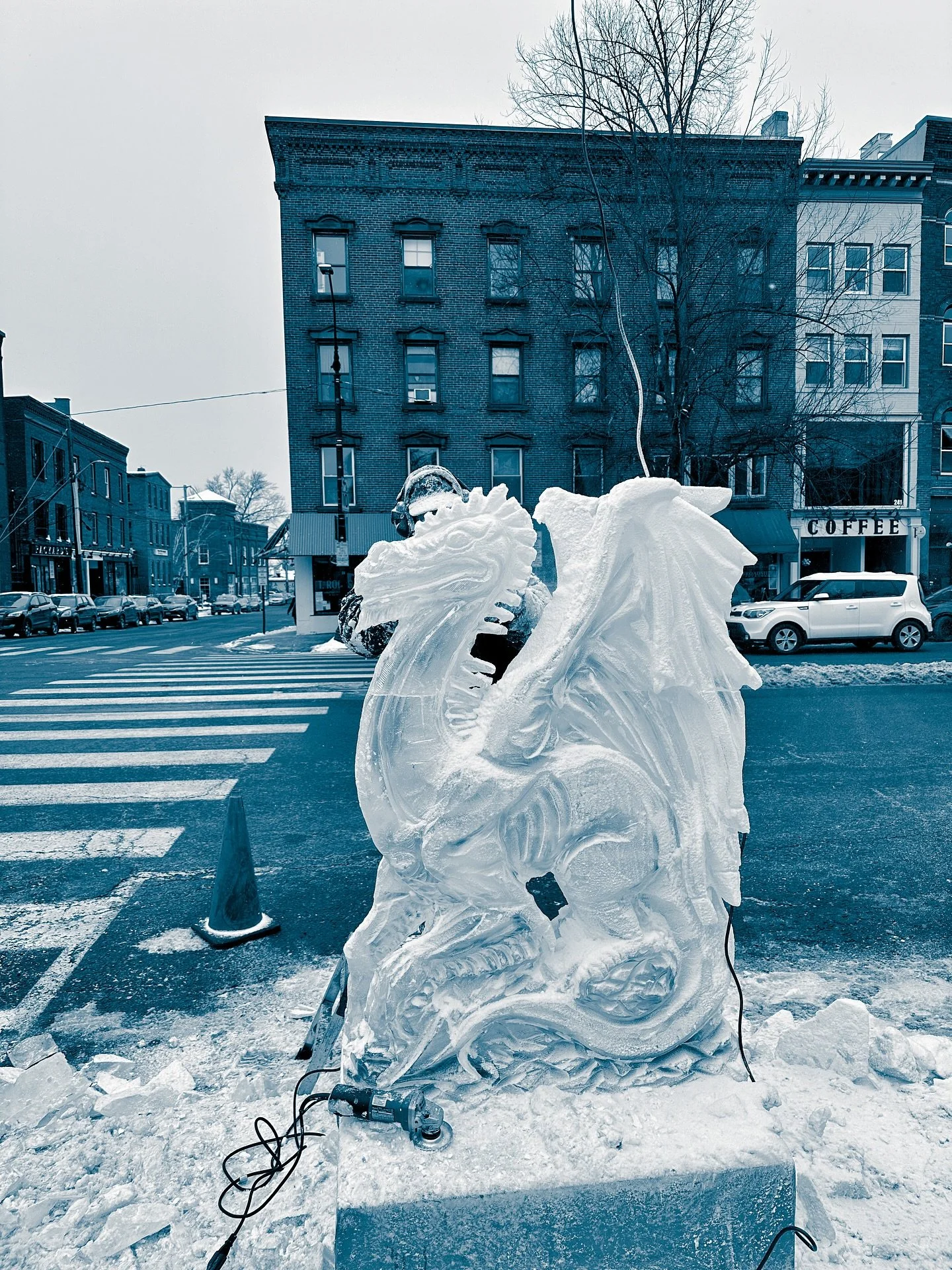 The last few winters #icesculpture #christmaslights #christmasdecor #winter #streetphotos #streetphotography #throwback #repost #bokeh