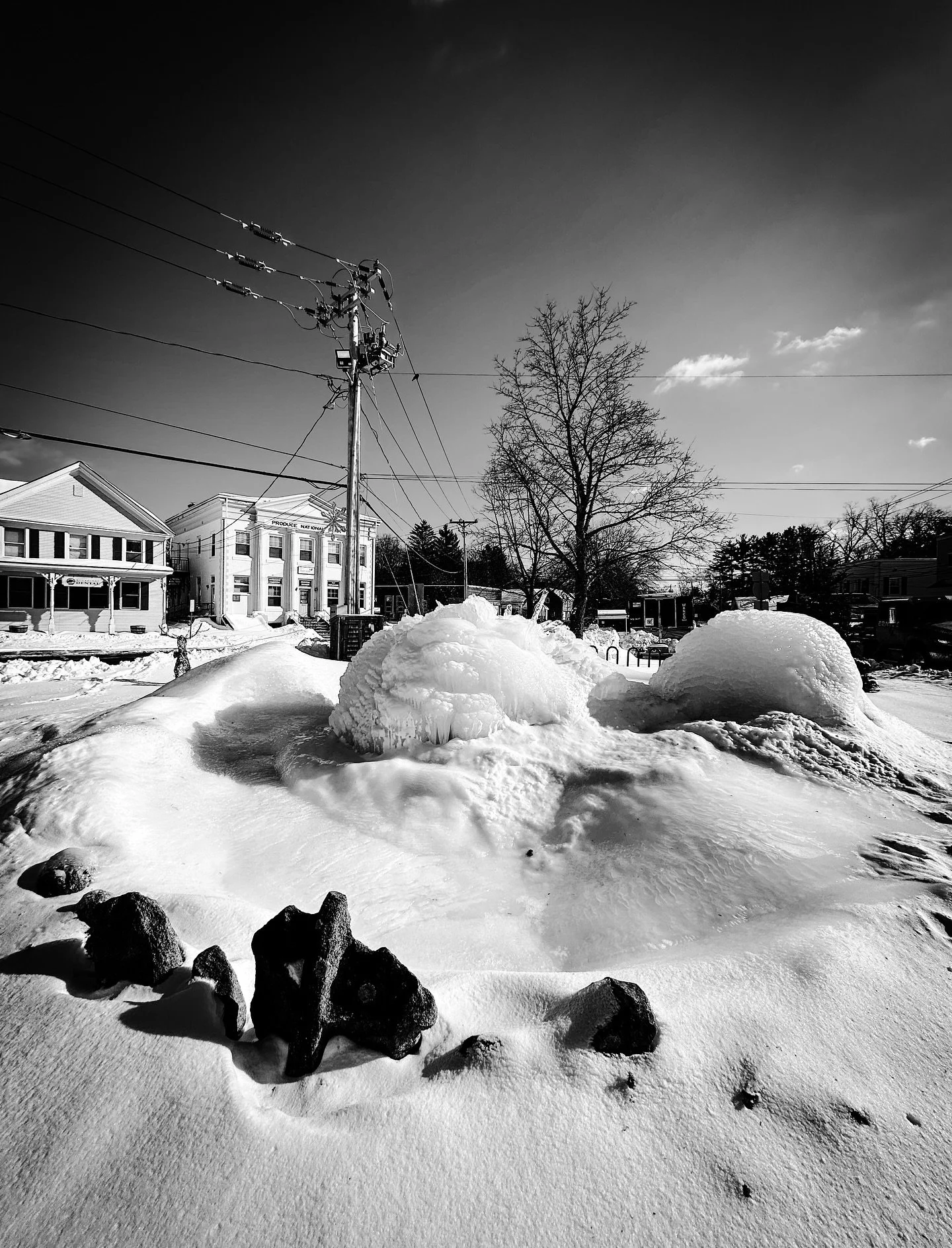 No more ICE #icy #ice #winter #blackandwhite #blackandwhitephotography #streetphotos #streetphotography #snow #snowy #cold #landscape #landscapephotography