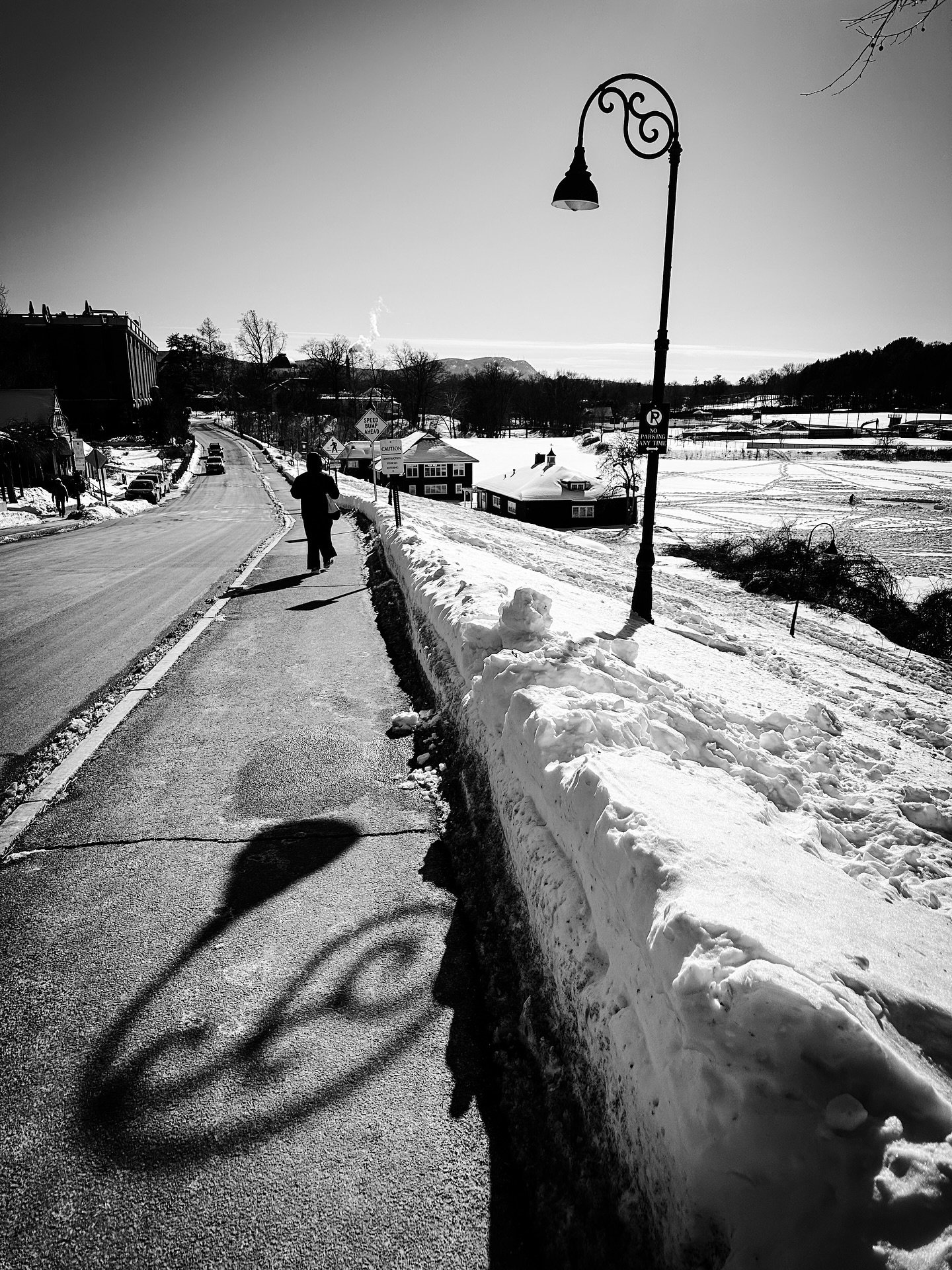 Street view today #streetphotos #streetphotography #winter #jmerrickmedia #blackandwhite #blackandwhitephotography #snow #snowy #timeless #landscape #landscapephotography