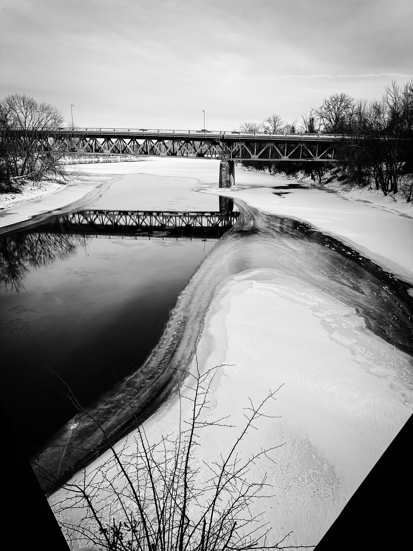 #bridge #winter #view #landscape #landscapephotography #blackandwhitephotography #blackandwhite #streetphotography #river #streetphotos