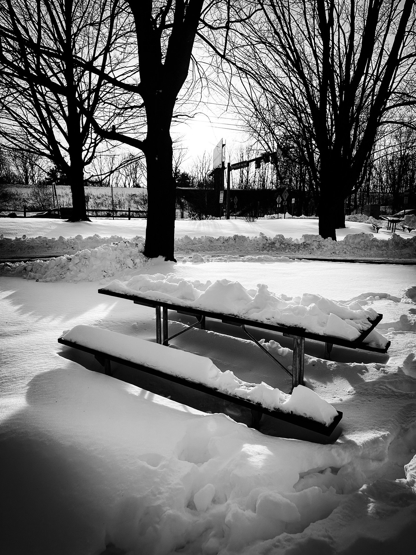 Picnic time #picnic #streetphotography #snow #snowy #streetphotos #blackandwhitephotography #blackandwhite #winter