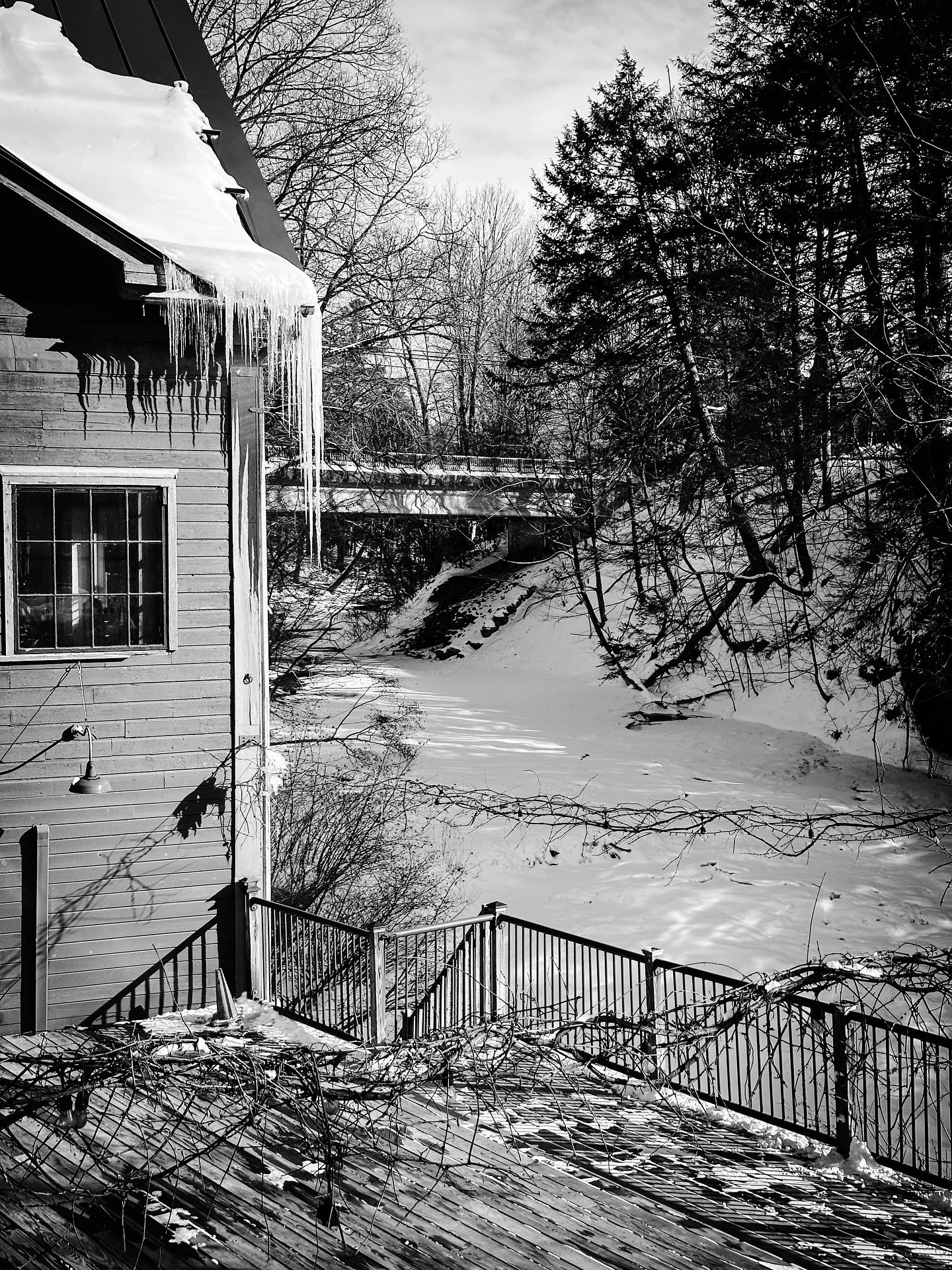 Frozen river #river #waterfall @bookmill #blackandwhitephotography #blackandwhite #cold #winter