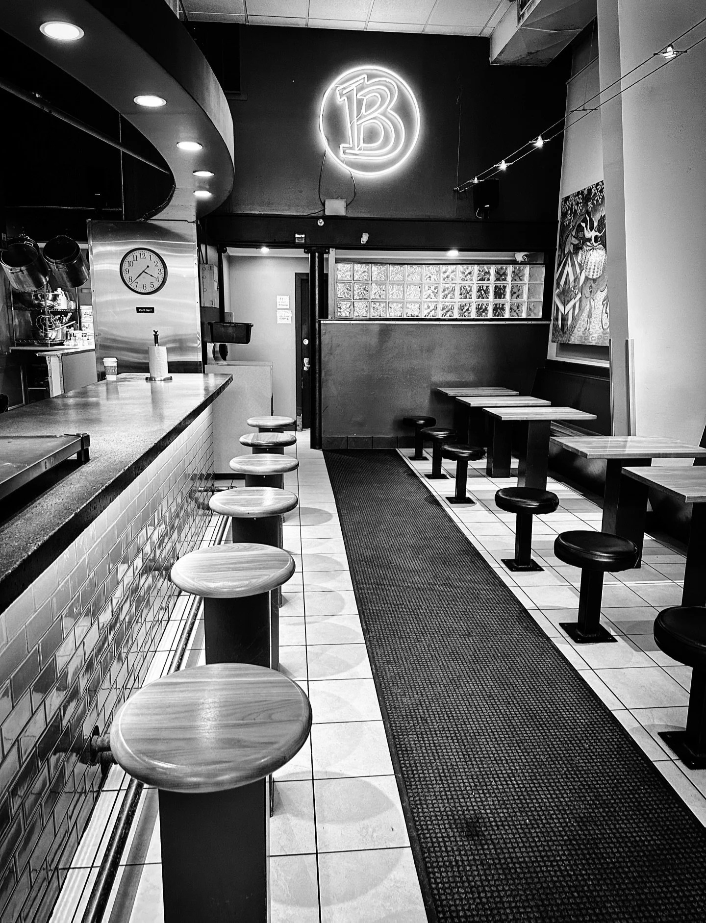 Burrito bowl time @buenoysano #burritos #restaurant #buylocal #shoplocal #blackandwhitephotography #blackandwhite #architechture