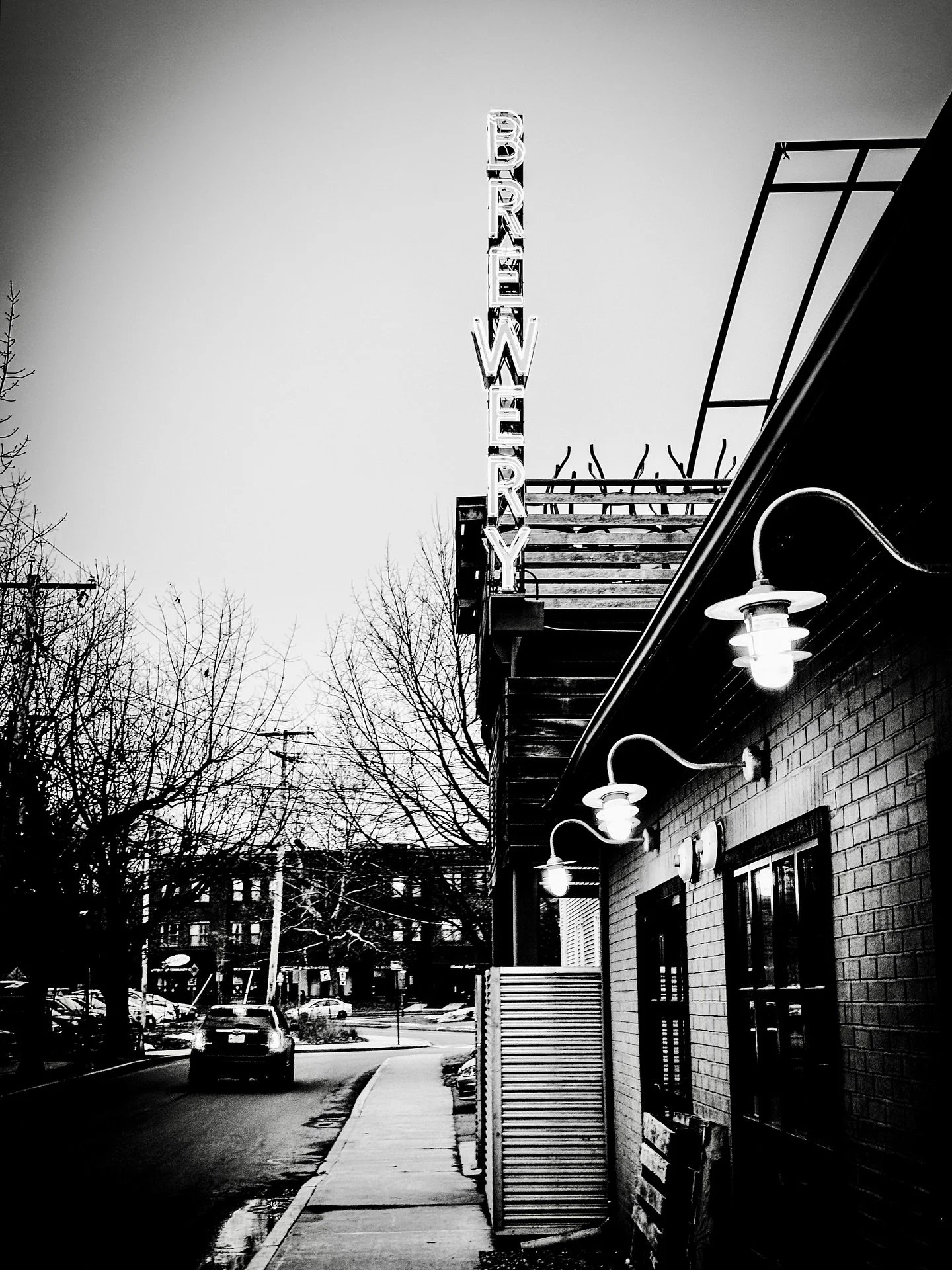 Fish &amp; chips @northampton_brewery #streetphotos #streetphotography #architecture #neon #blackandwhite #blacknwhitephotography #neonsign