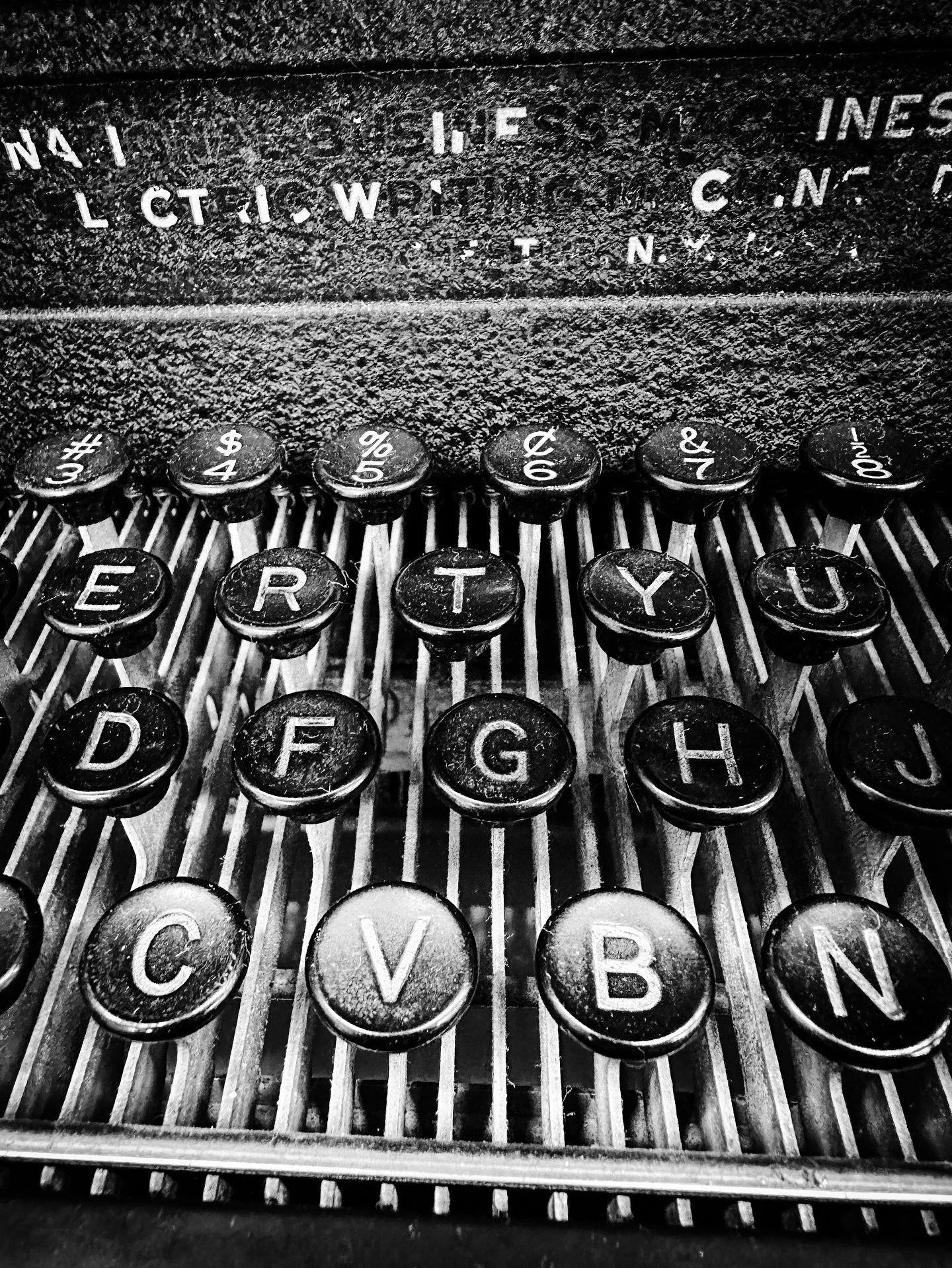 More thrifting #thriftstorefinds #thrifting #retro #vintage #antique #blackandwhite #blackandwhitephotography #typewriter #camera #filmcamera