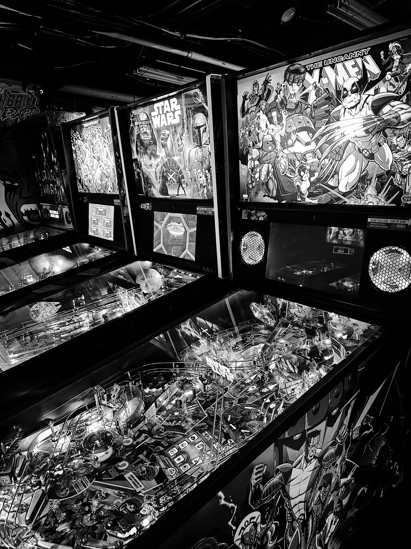 Pinball fun @hometownarcade #pinball #videogames #arcade #retro #vintage #blackandwhite #blackandwhitephotography #colors #colorphotography #pinballmachines