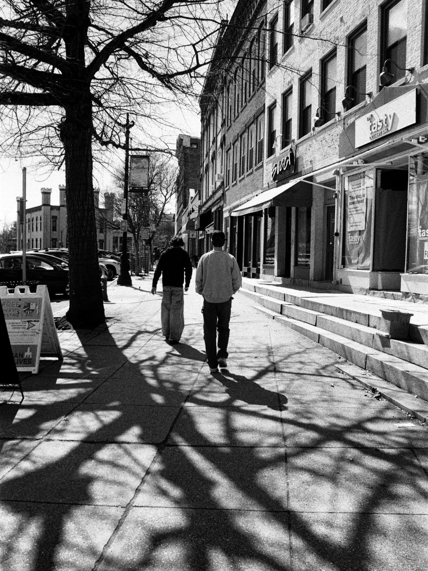 New! 35mm film @jmerrickmedia developed &amp; scanned @abracadabrafilmlab #35mmfilm #streetphotos #streetphotography #blackandwhite #blackandwhitephotography #leadinglines #shadows #spring #architecture