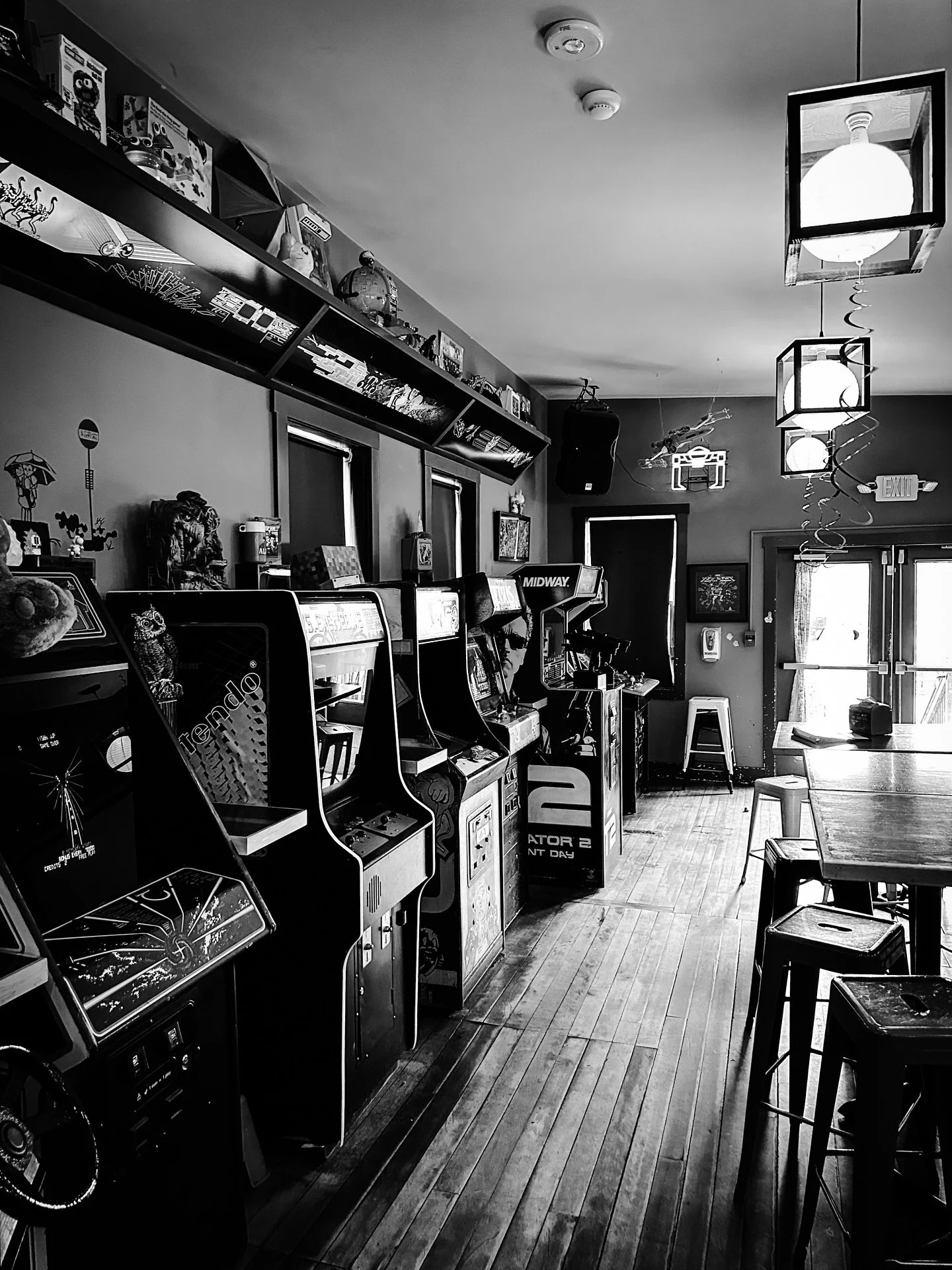 Thursday free games! 4-8 pm @hadleyquarters #videogames #retro #vintage #arcade #videoarcade #blackandwhitephotography #blackandwhite