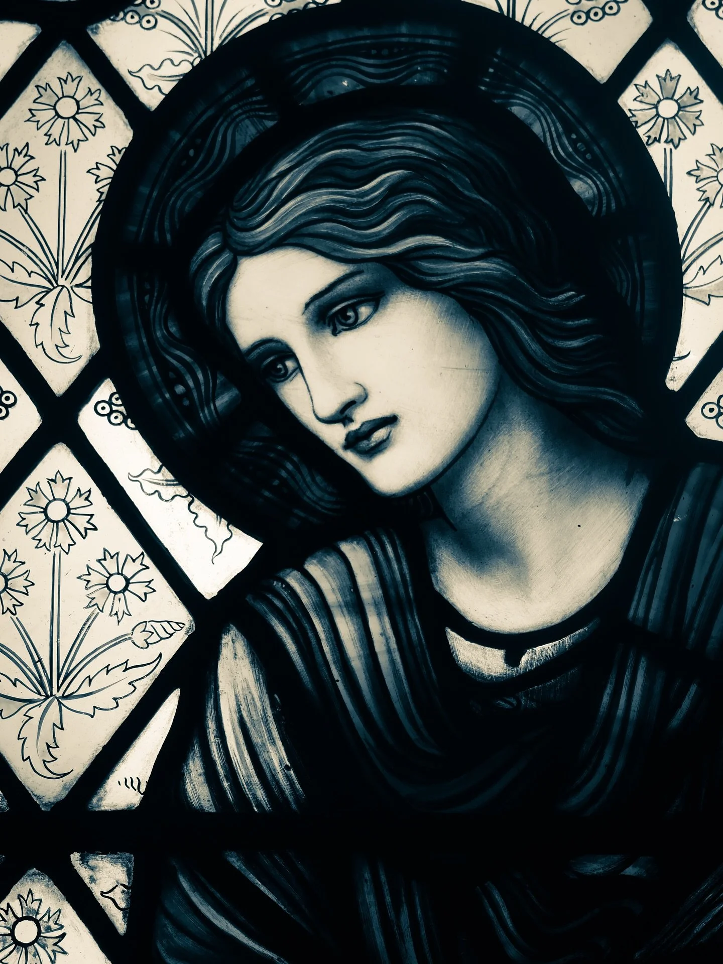 More art views @smithartmuseum #art #artmuseum #view #views #sepia #cyan #blackandwhitephotography #blackandwhite #stainedglass #sculpture