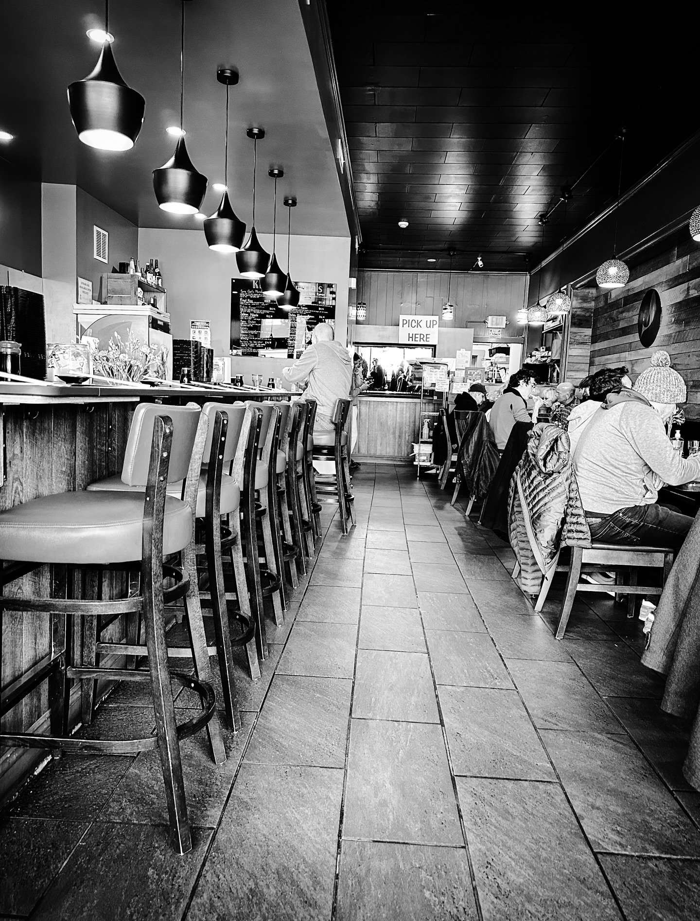 Easthampton views @kisara_easthampton #comicsnmore #architechture #restaurant #comics #comicbookstore #blackandwhite #blackandwhitephotography