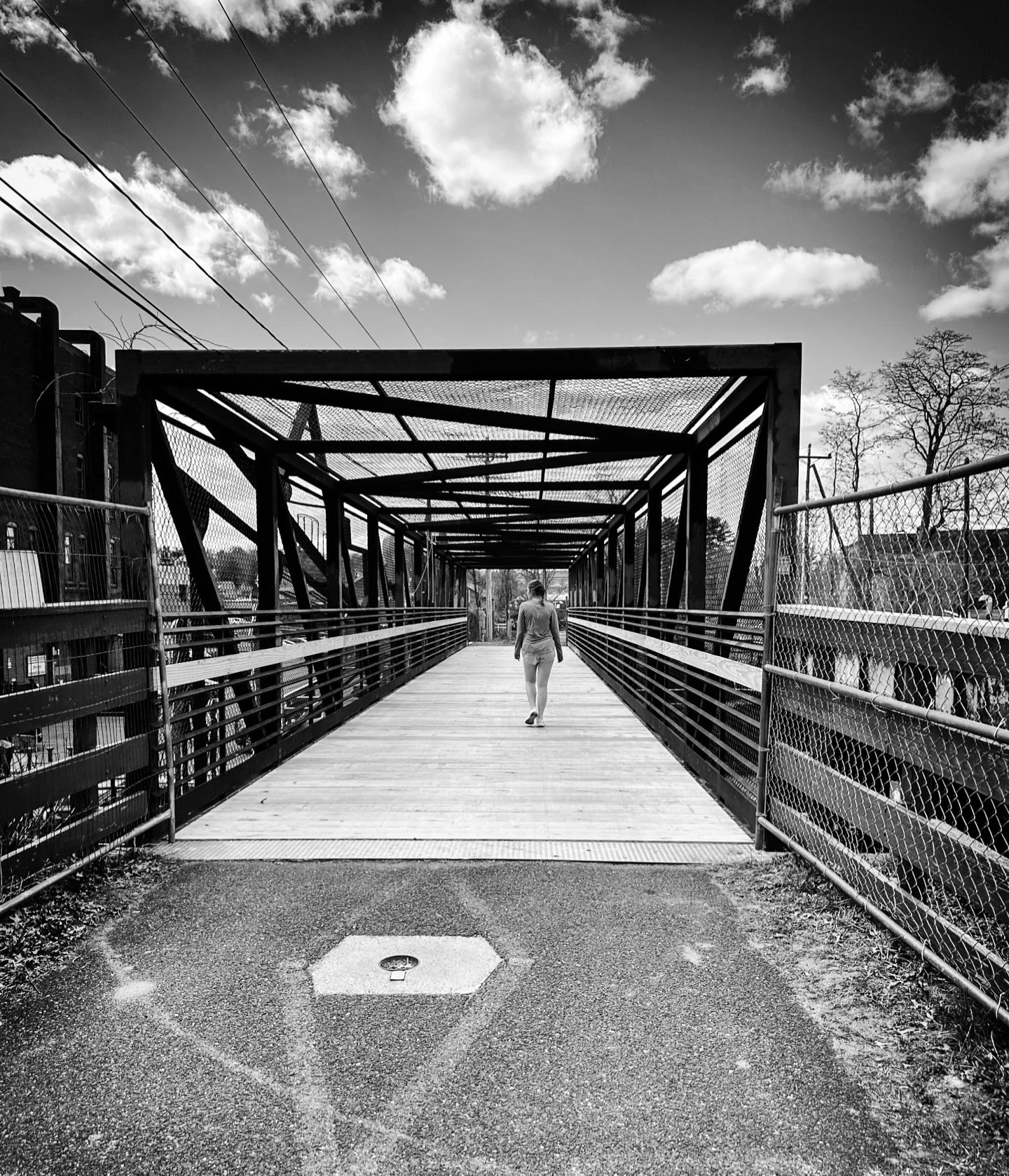 Everybody loves the sunshine #streetphotos #streetphotography #blackandwhite #blackandwhitephotography #clouds #spring #framewithinaframe #architecture