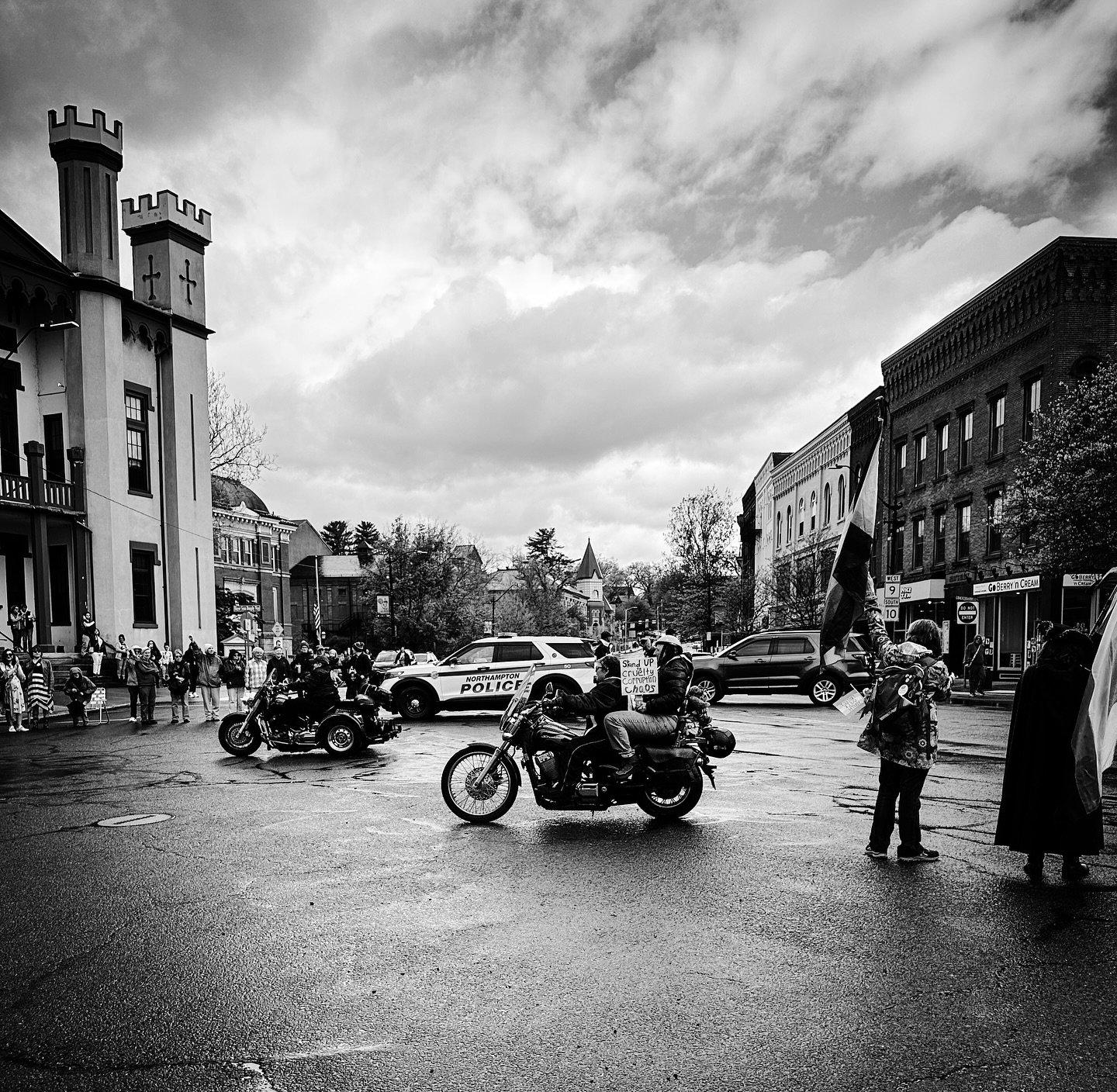More Pride! 🌈🏳️&zwj;⚧️ @hampshirepride @northampton.live @showcircusstudio #pride #pride🌈 #prideparade #blackandwhite #blackandwhitephotography #streetphotography #streetphotos