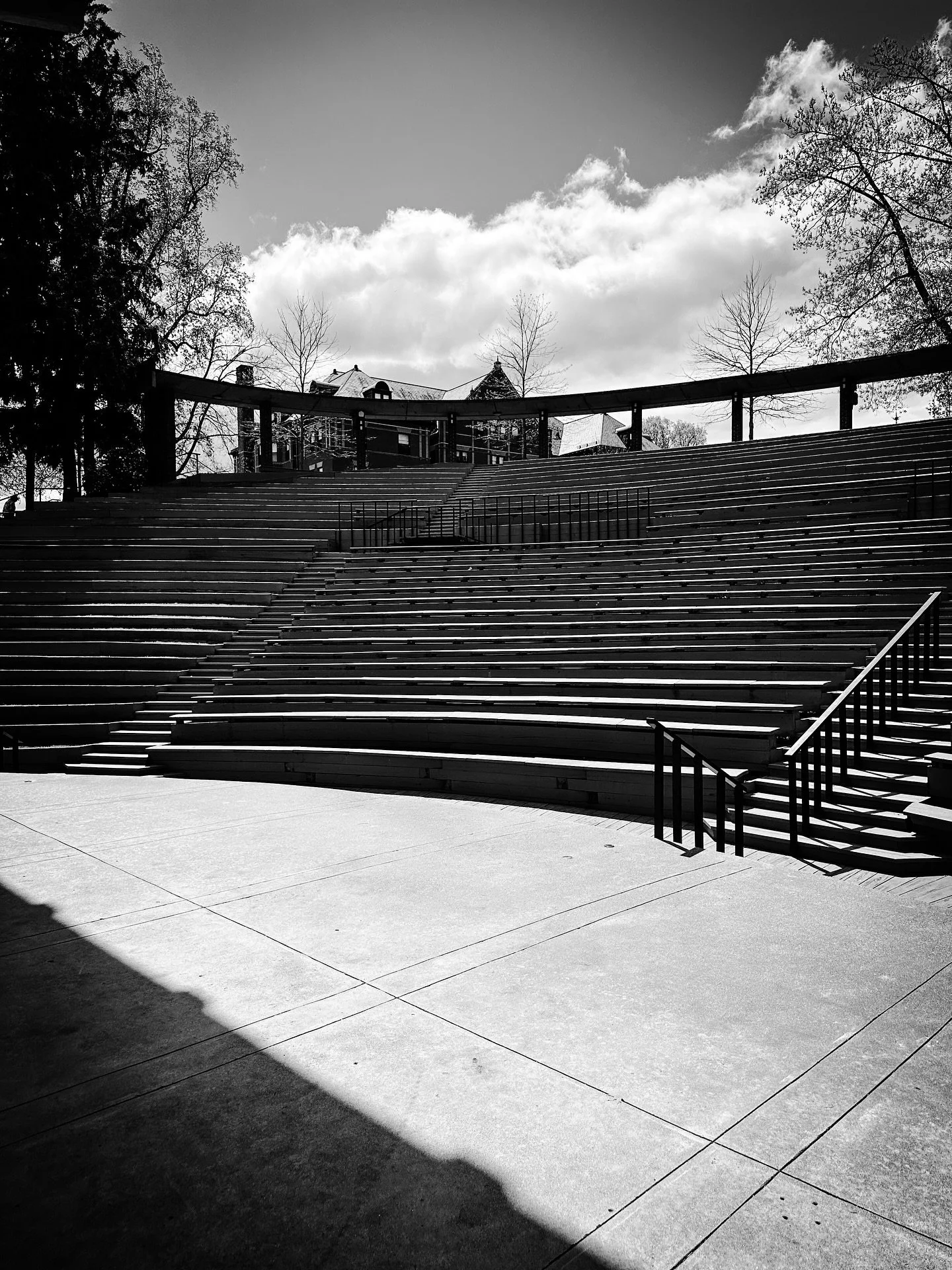 Empty theater #lines #streetphotography #streetphotos #blackandwhite #blackandwhitephotography #architecture #theater #outdoortheater #amphitheater