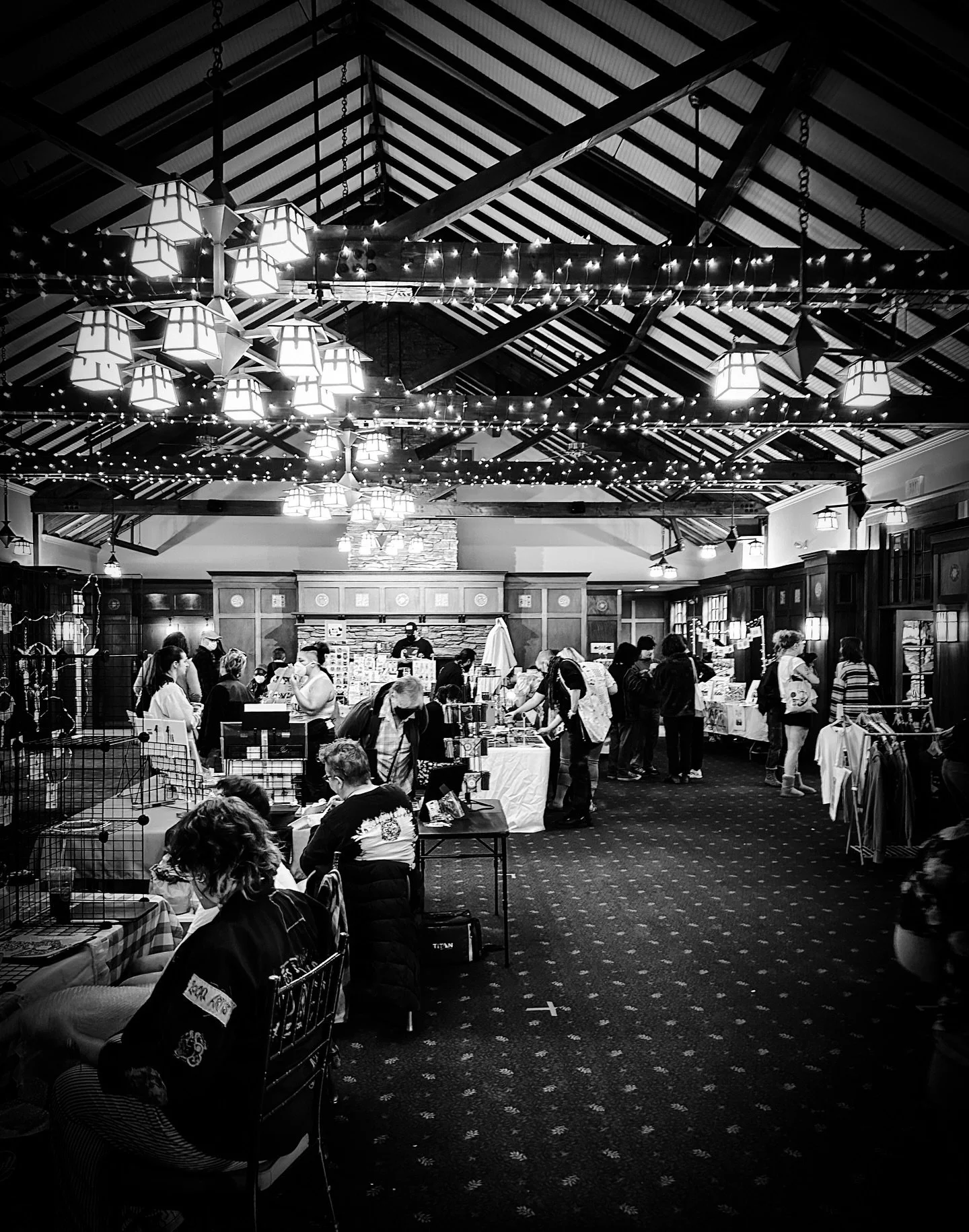 A fun event! 😌 @yetanotherqueerpopupmarket today 🏳️&zwj;⚧️🏳️&zwj;🌈✌️🎉👍#art #artmarket #blackandwhitephotography #blackandwhite #buylocalart #buylocal @raybrodphotography #architecture @sip_413