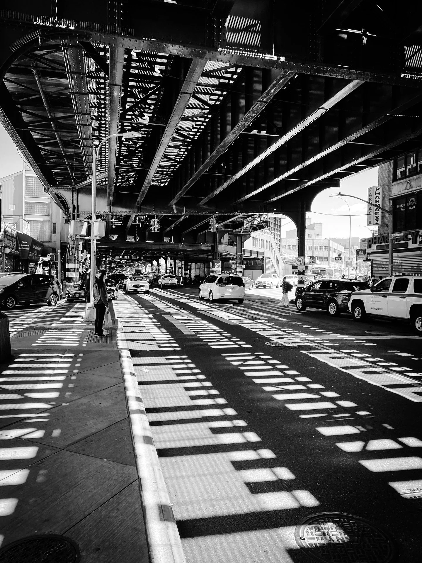 My fave city (more feels like summer) #nyc #Newyorkcity #queensny #queensnyc (2022) #streetphotography #streetphotos #city #architecture #shadows